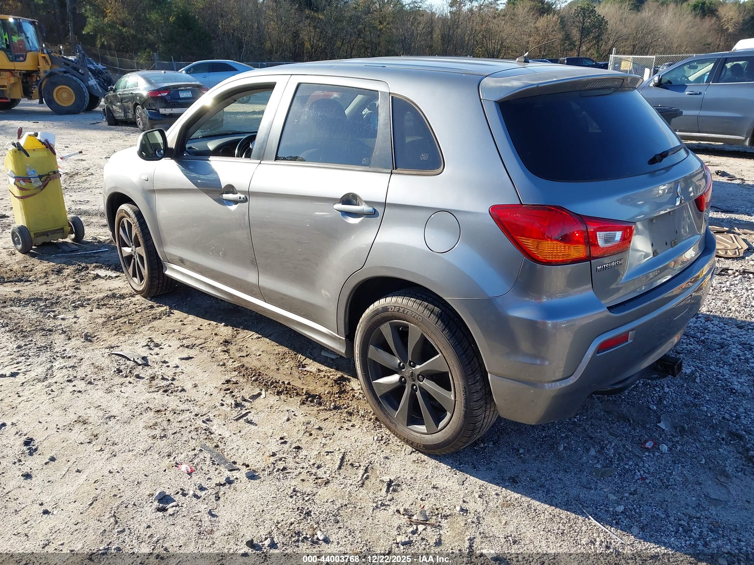 MITSUBISHI OUTLANDER image 3
