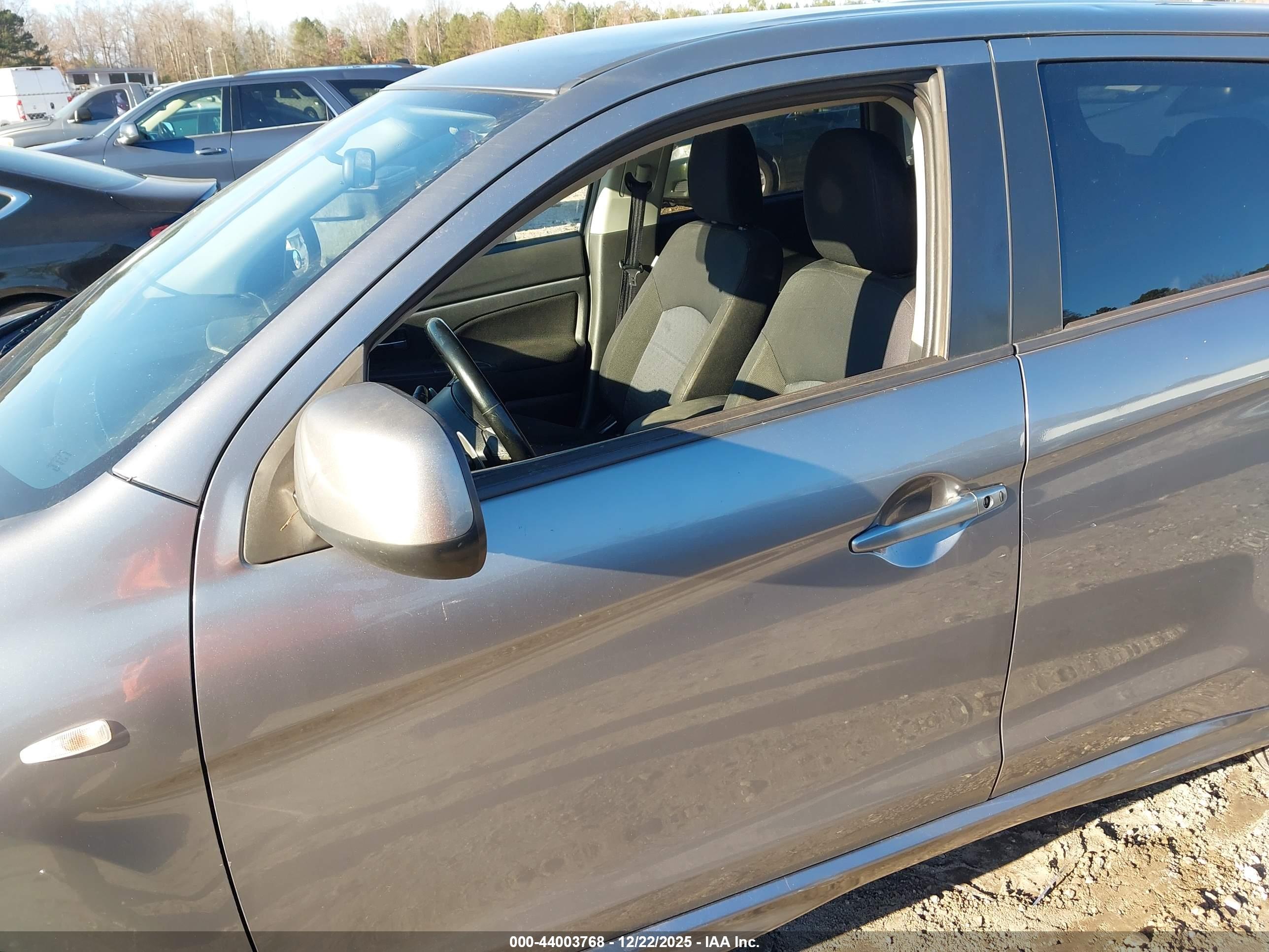MITSUBISHI OUTLANDER image 6