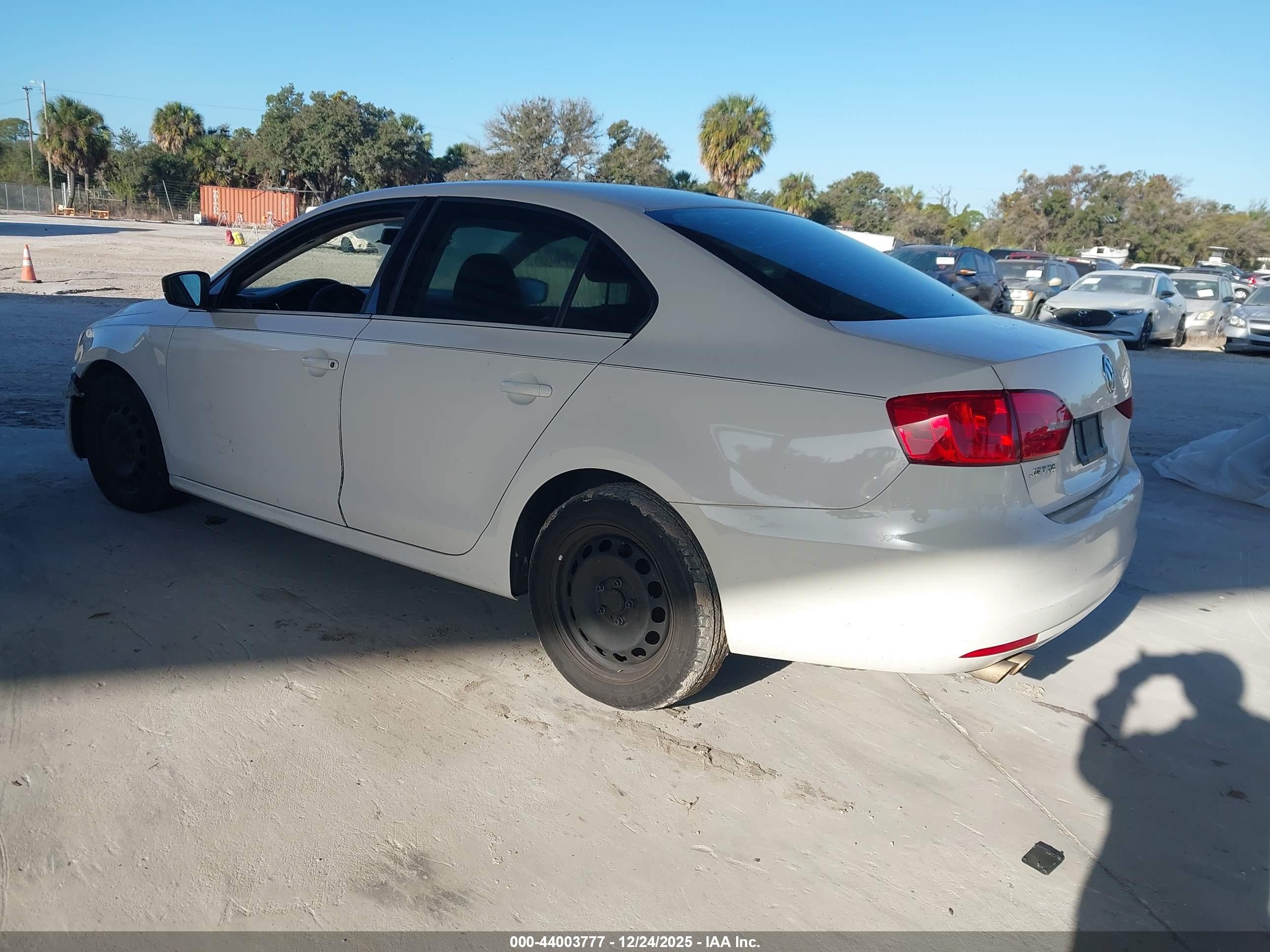 VOLKSWAGEN JETTA image 3