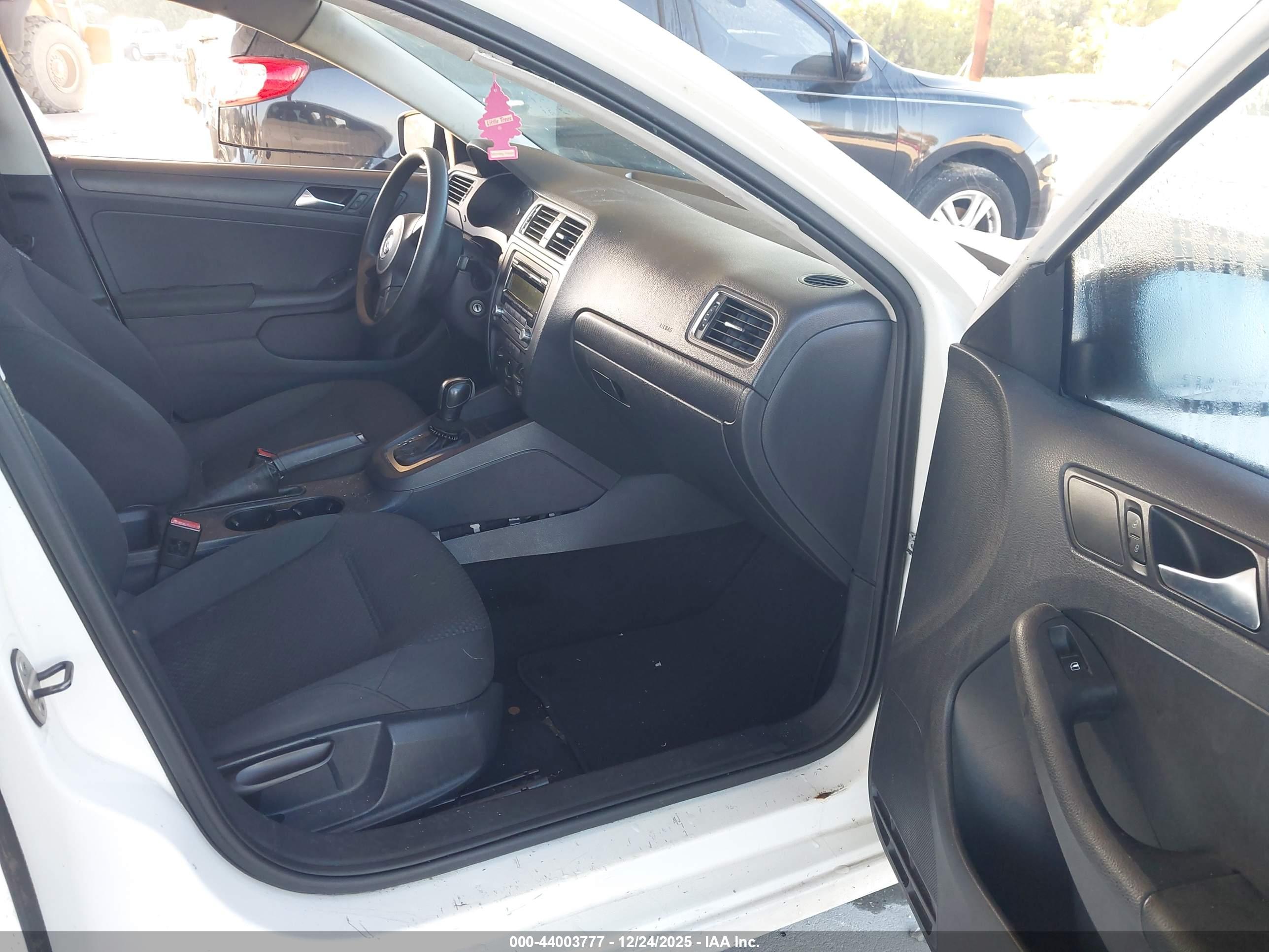 VOLKSWAGEN JETTA image 5