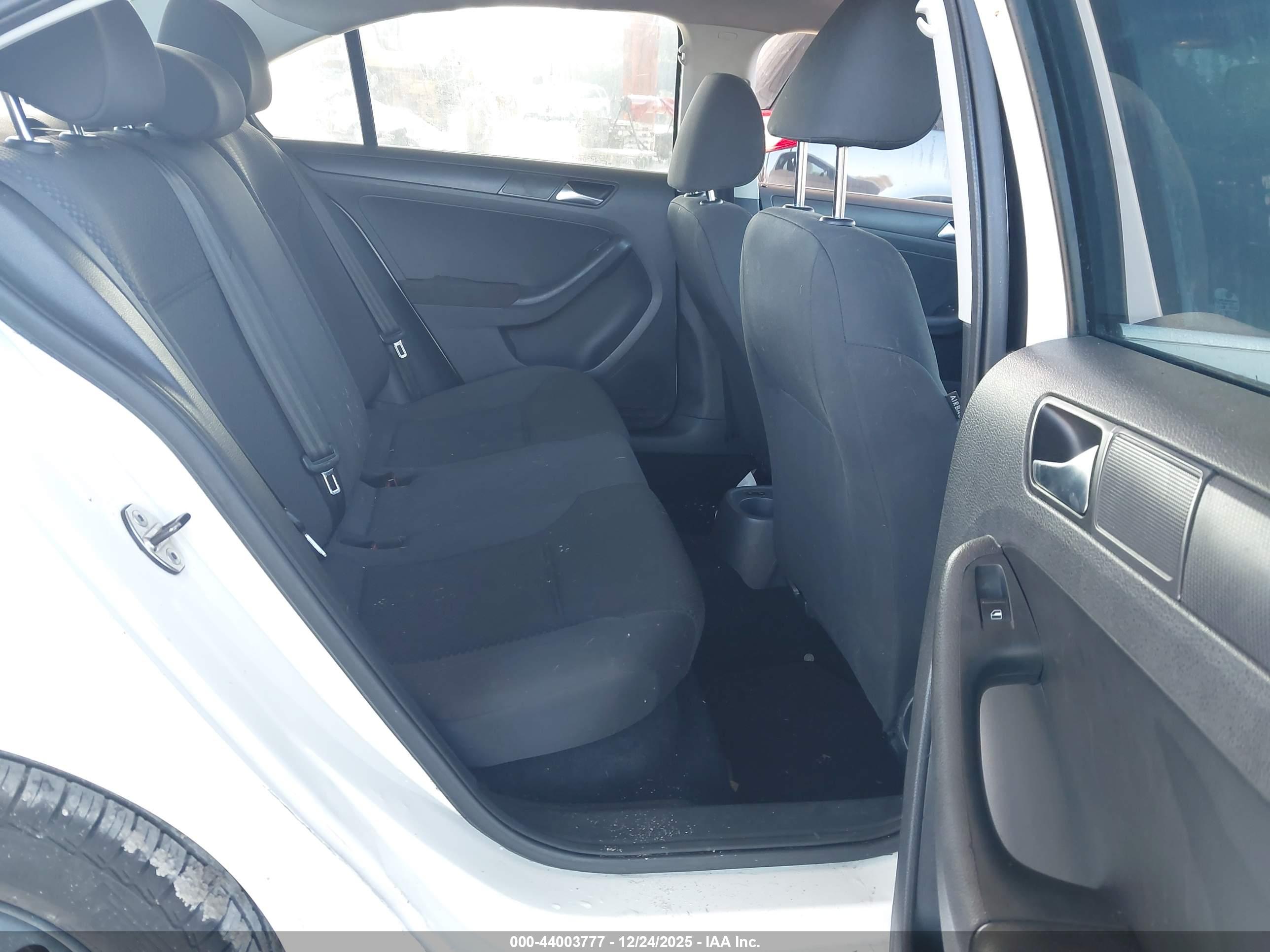 VOLKSWAGEN JETTA image 8