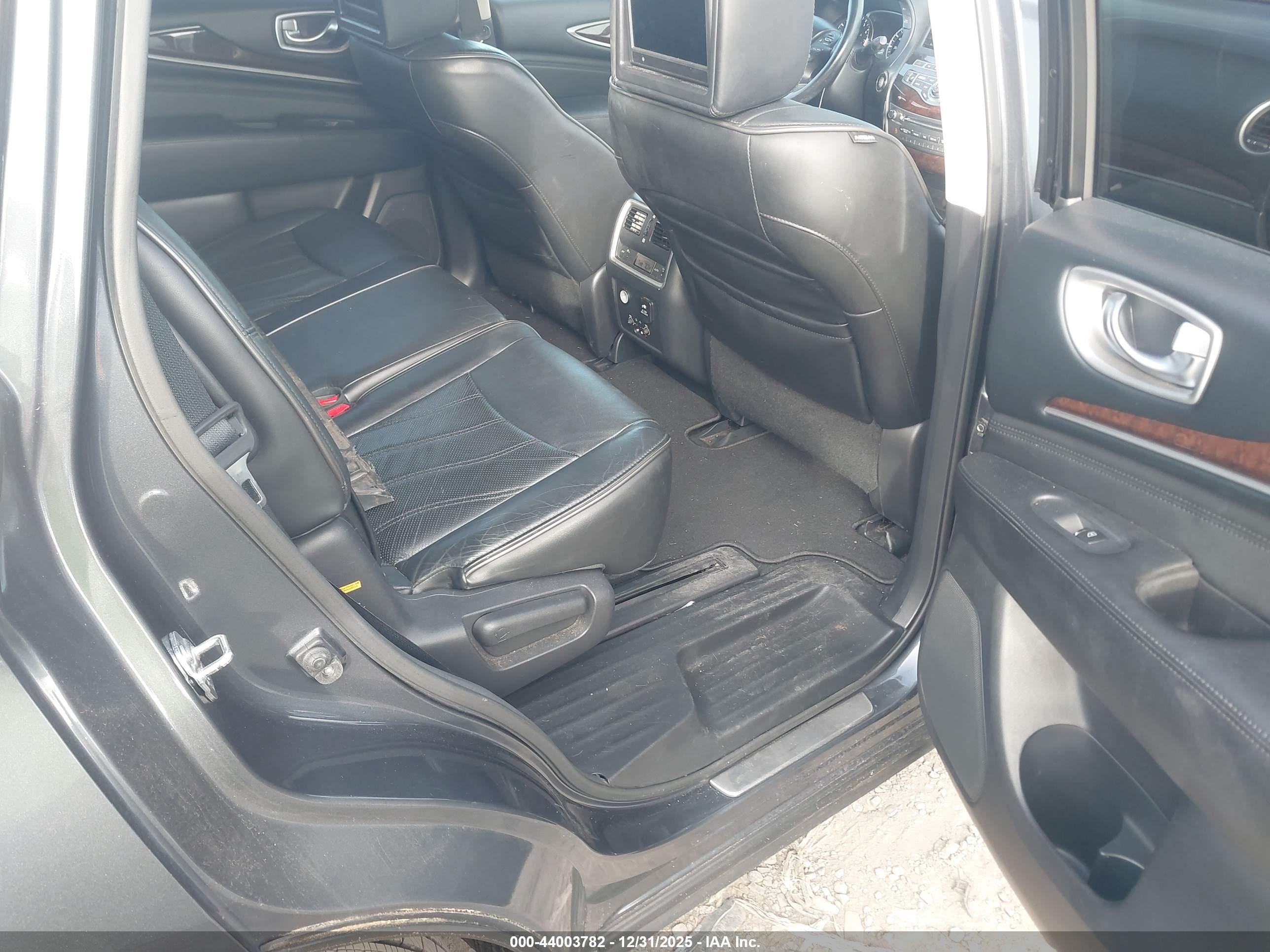 INFINITI JX35 image 8