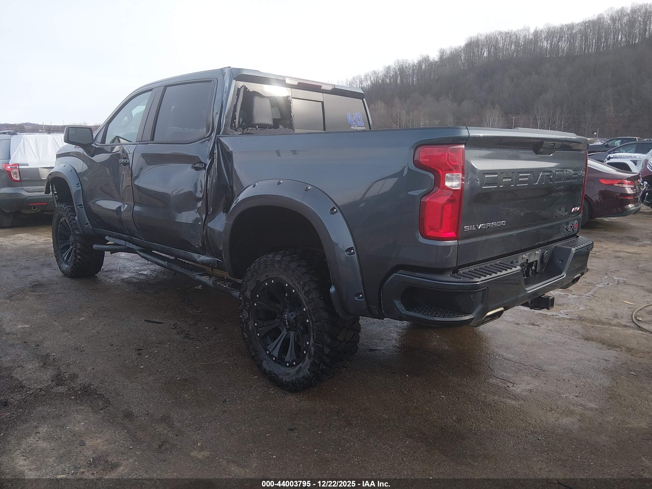 CHEVROLET SILVERADO image 3