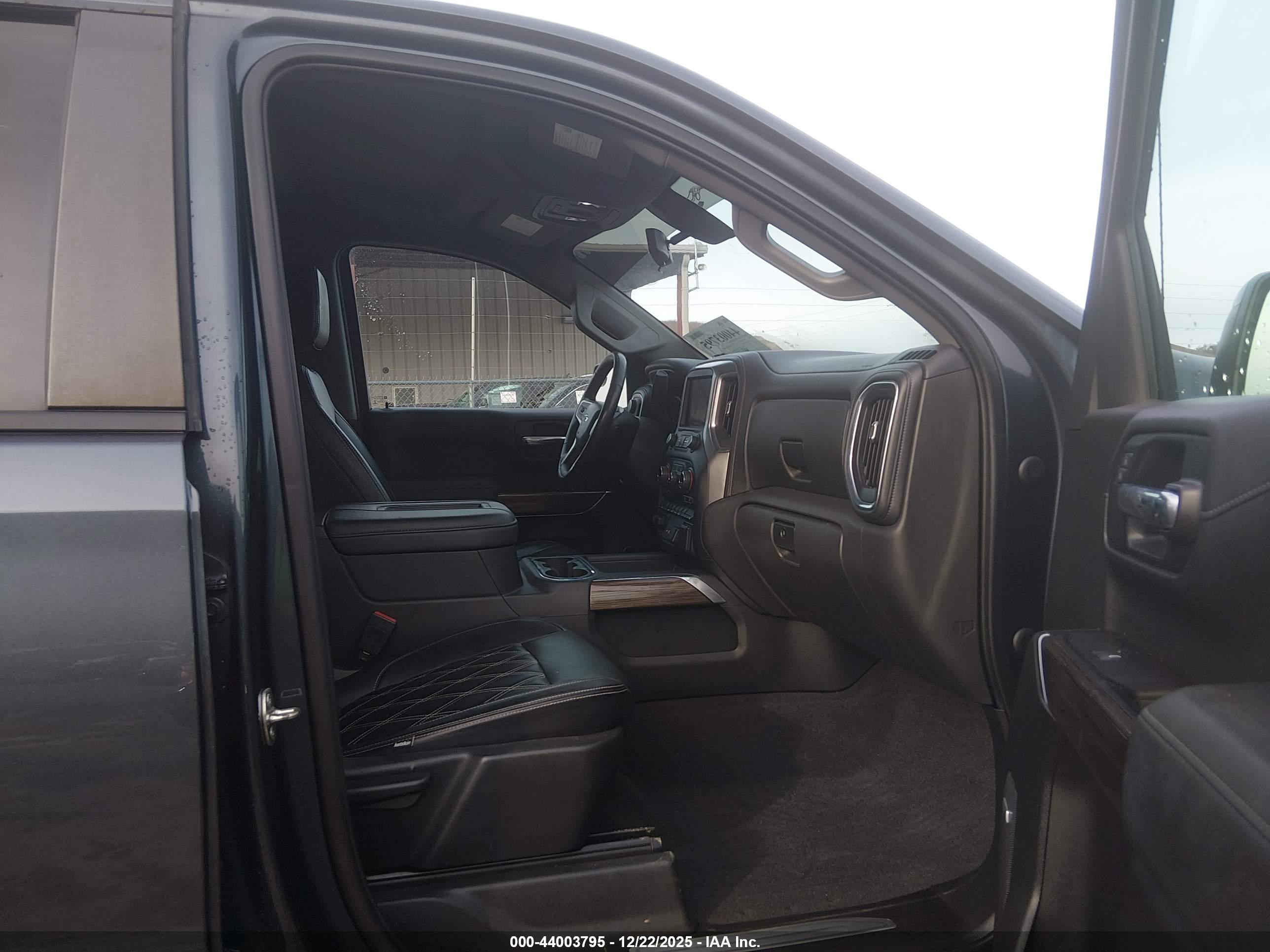 CHEVROLET SILVERADO image 5