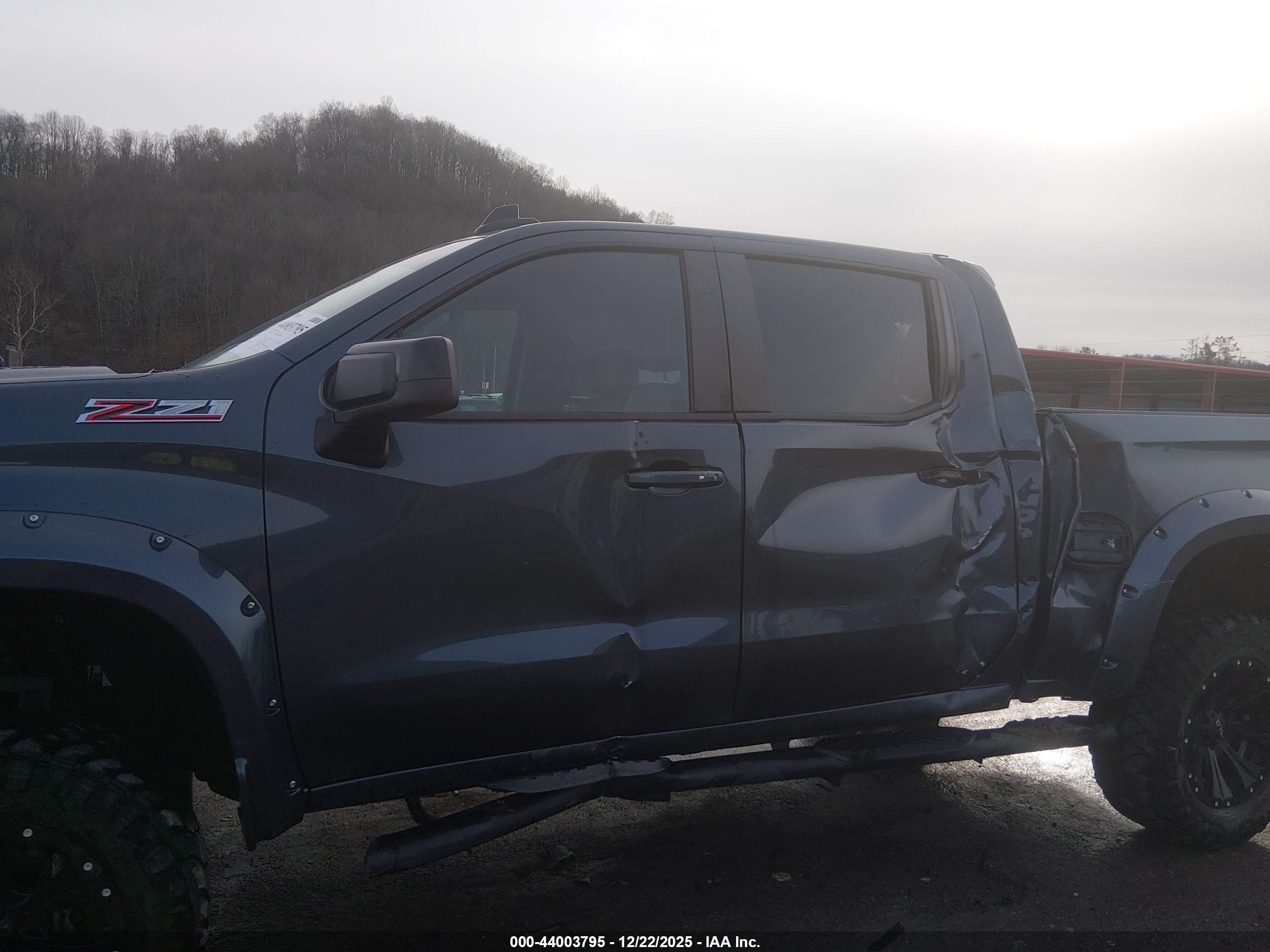 CHEVROLET SILVERADO image 6