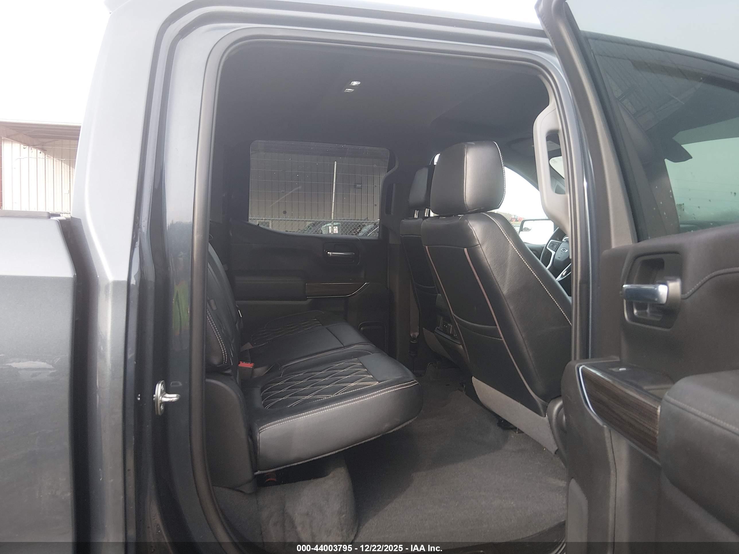 CHEVROLET SILVERADO image 8