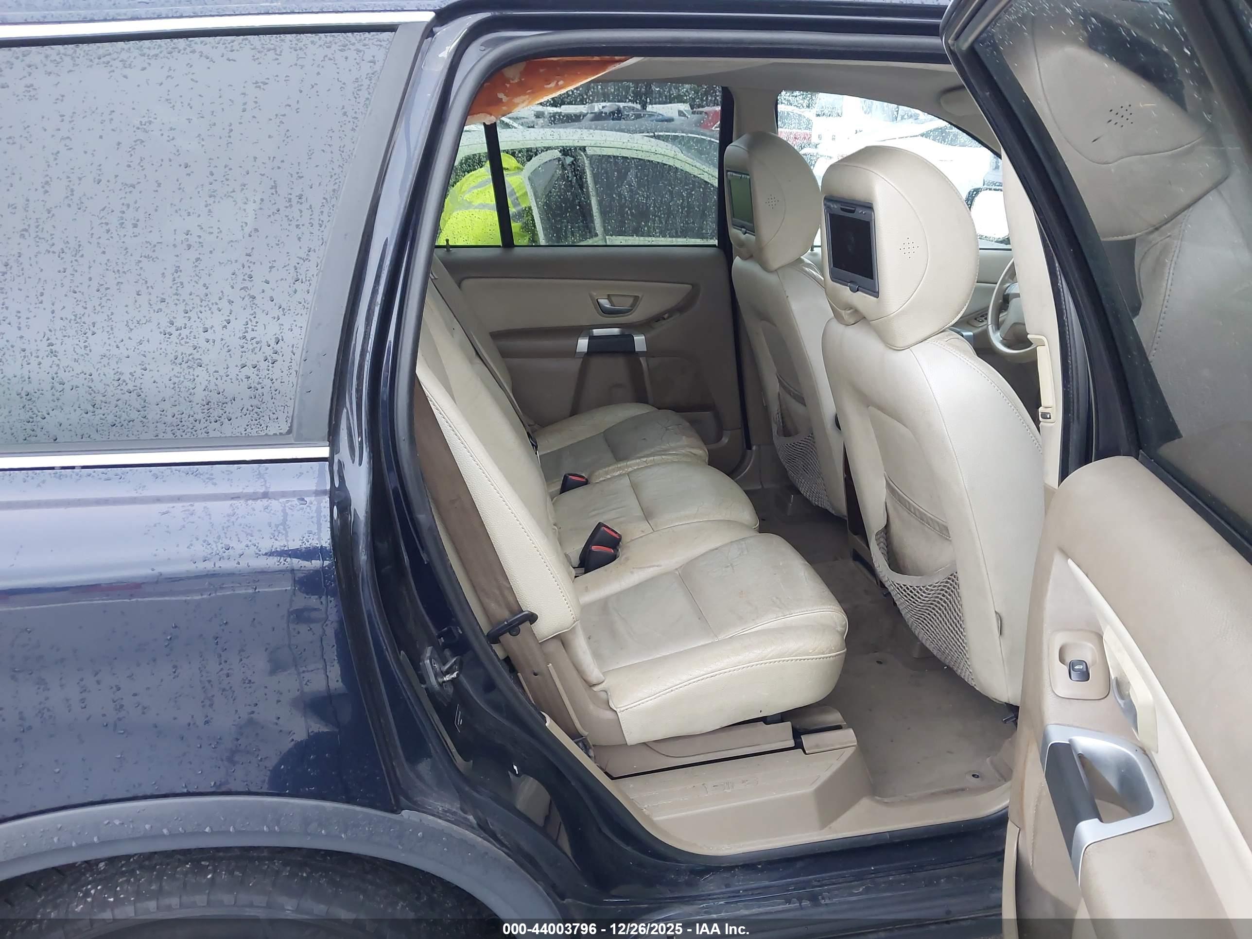 VOLVO XC90 image 8
