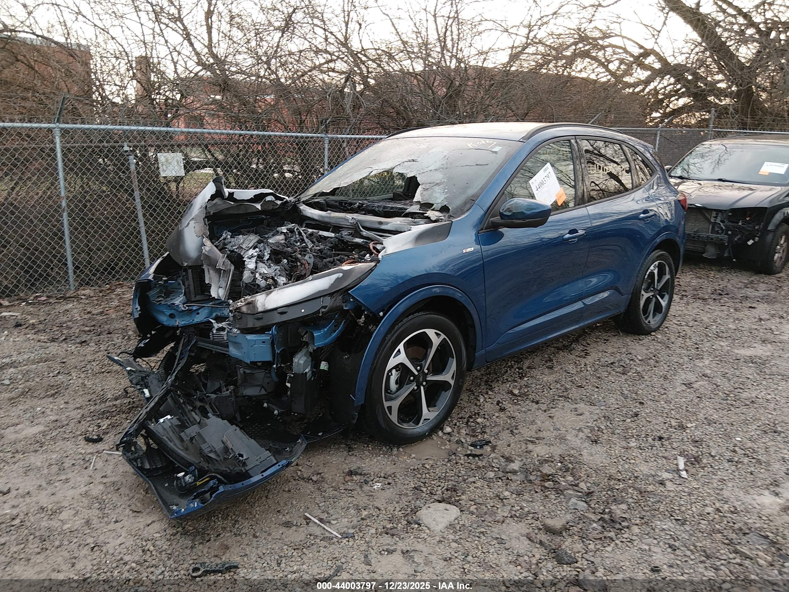 FORD ESCAPE image 2