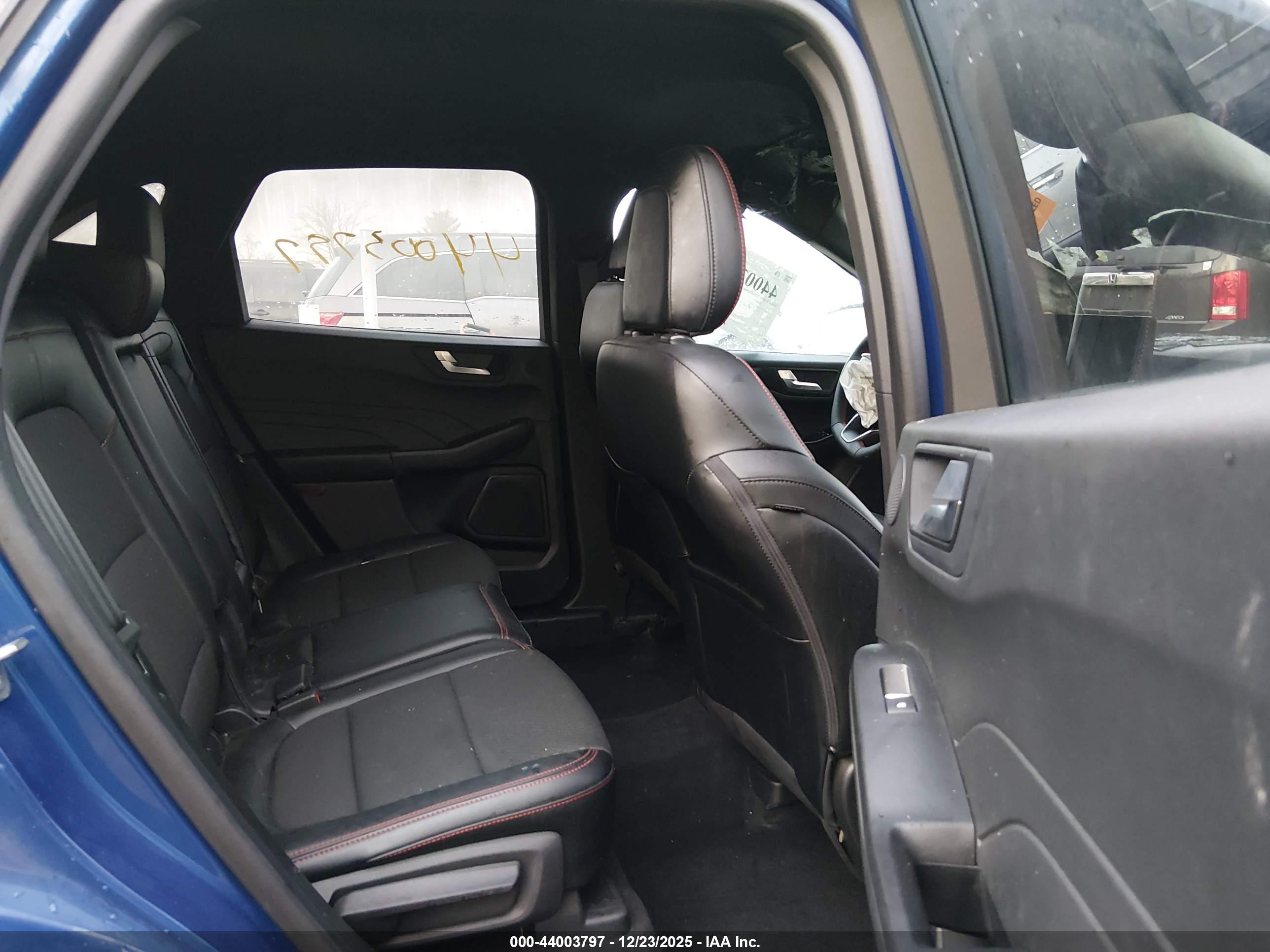 FORD ESCAPE image 8