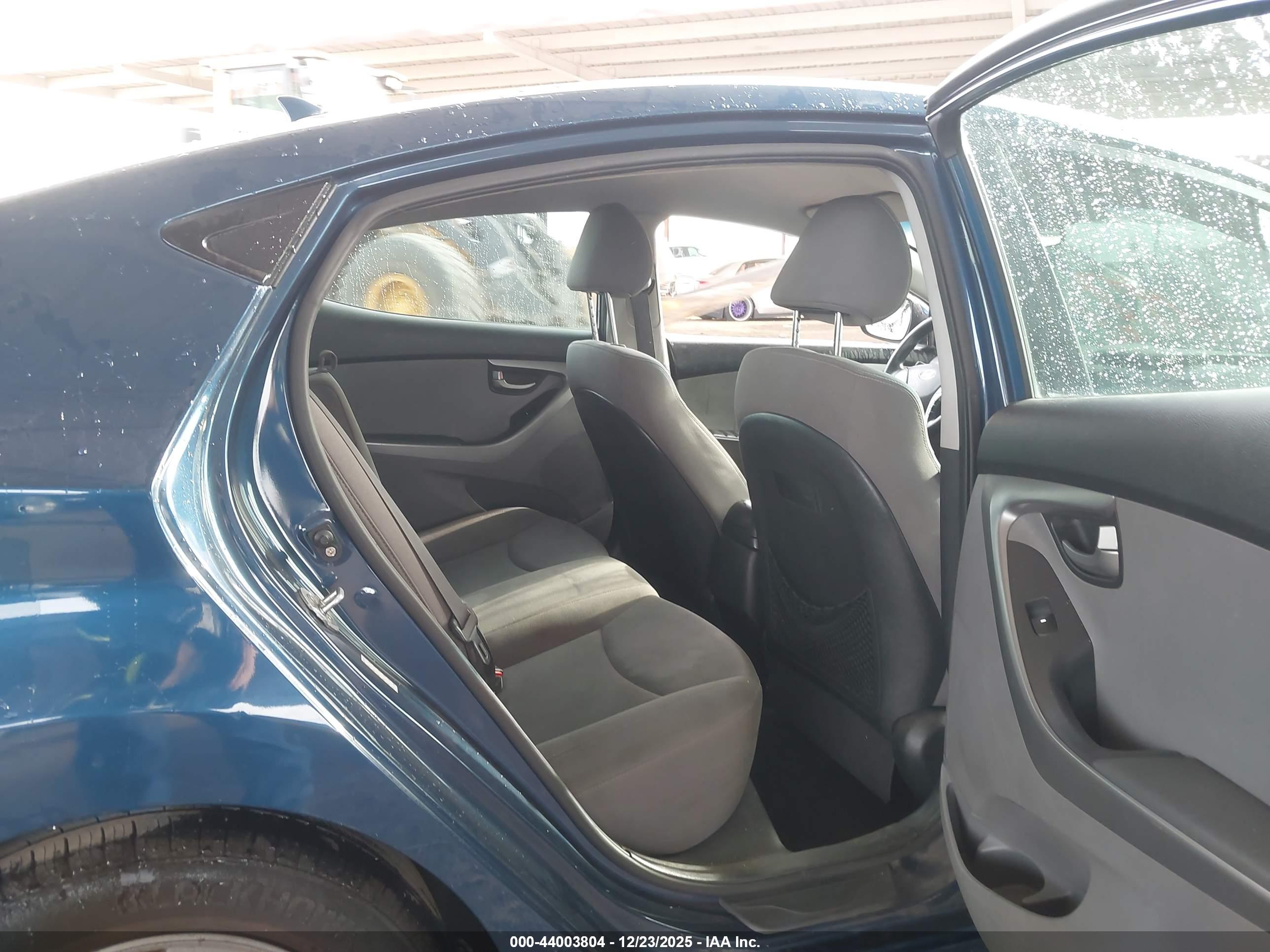 HYUNDAI ELANTRA image 8
