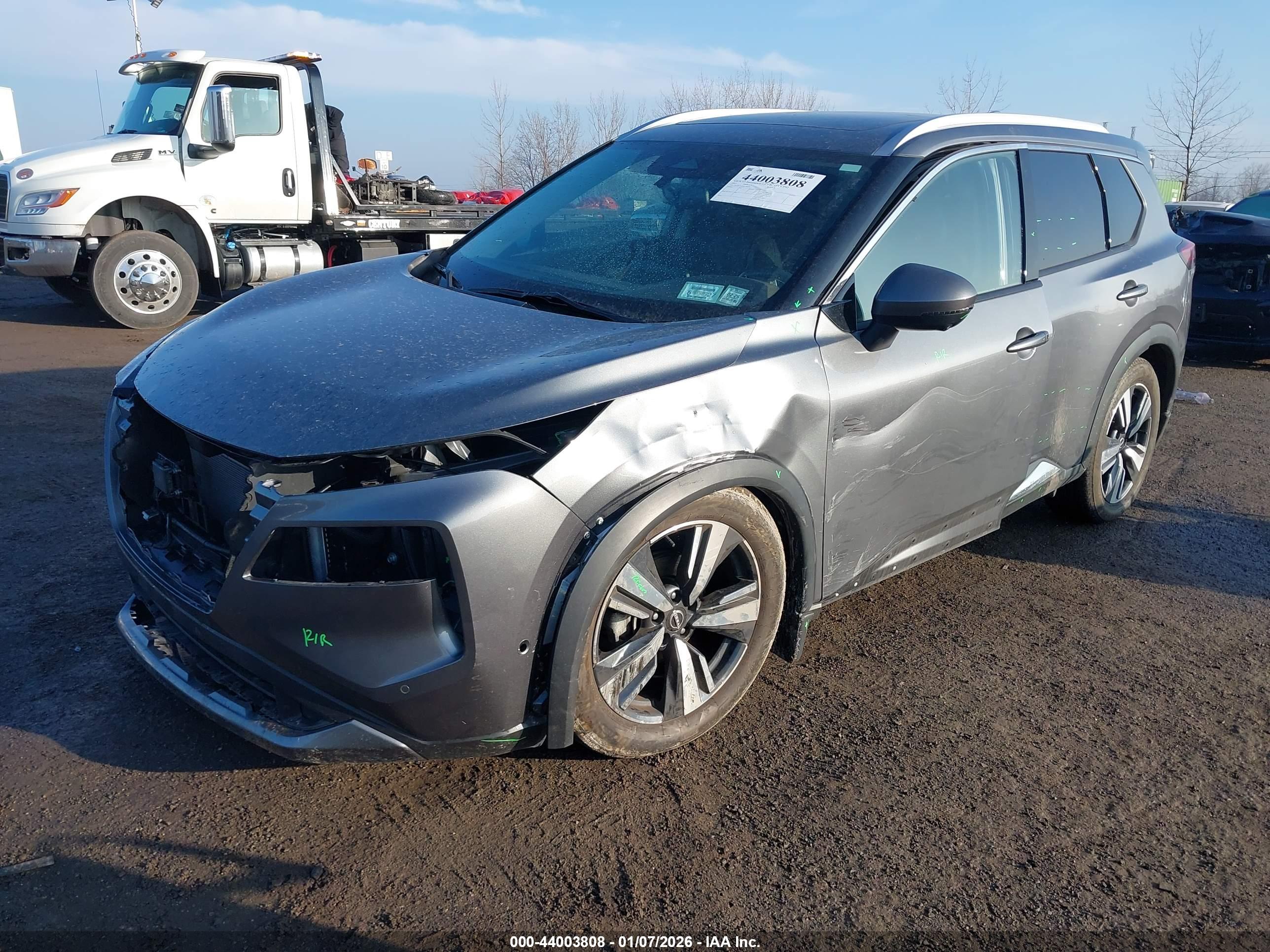 NISSAN ROGUE image 2