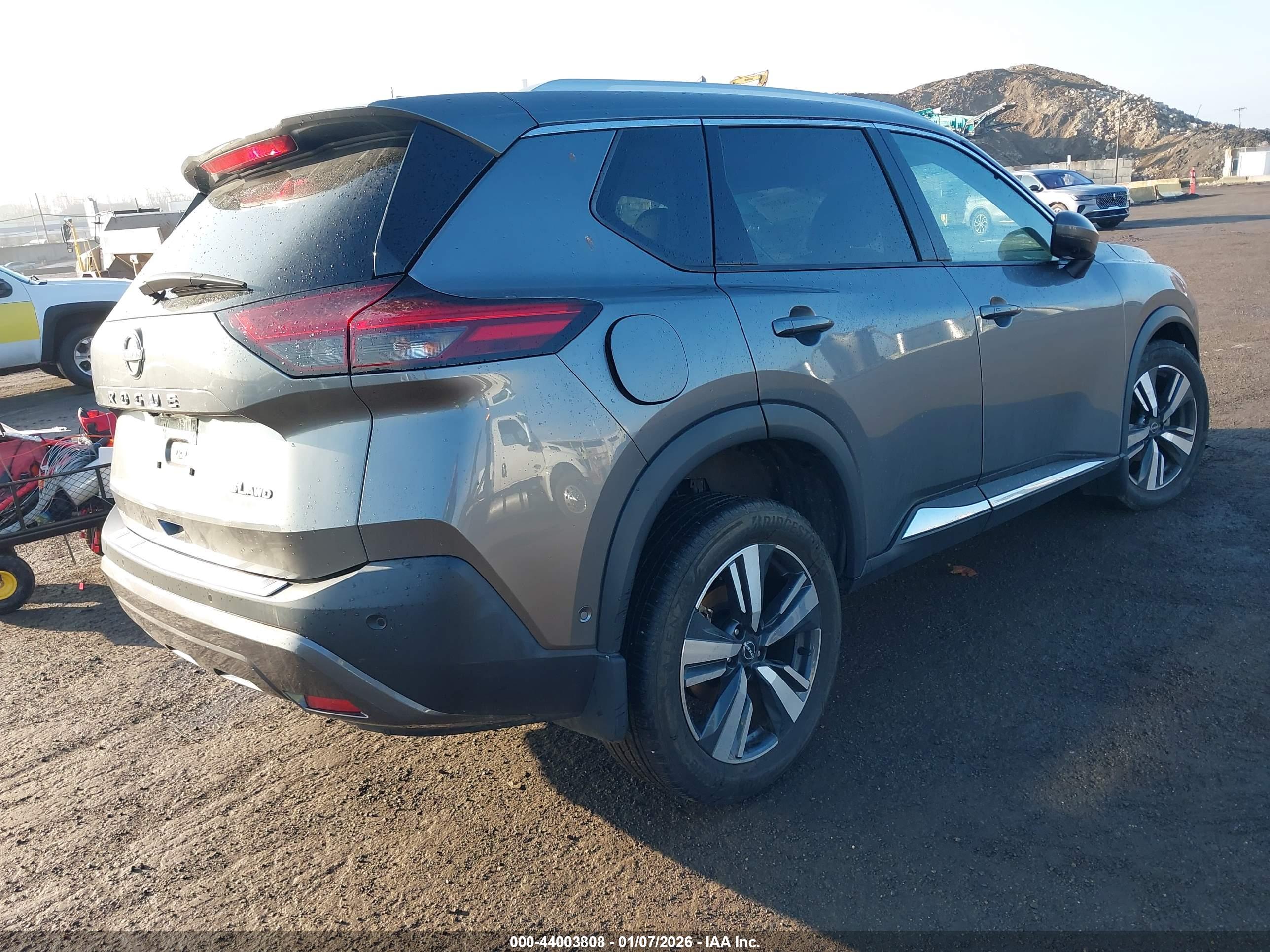 NISSAN ROGUE image 4