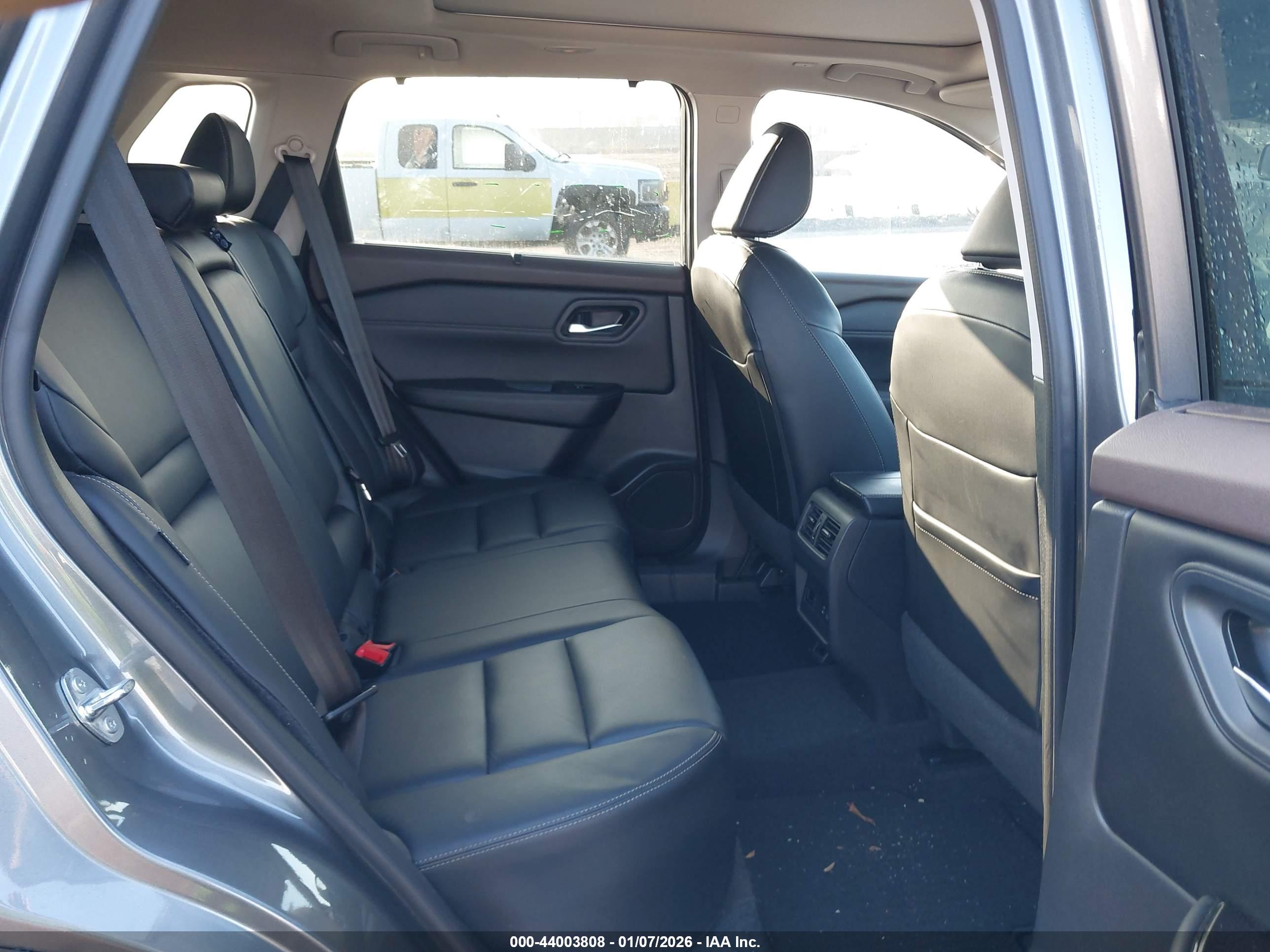 NISSAN ROGUE image 8