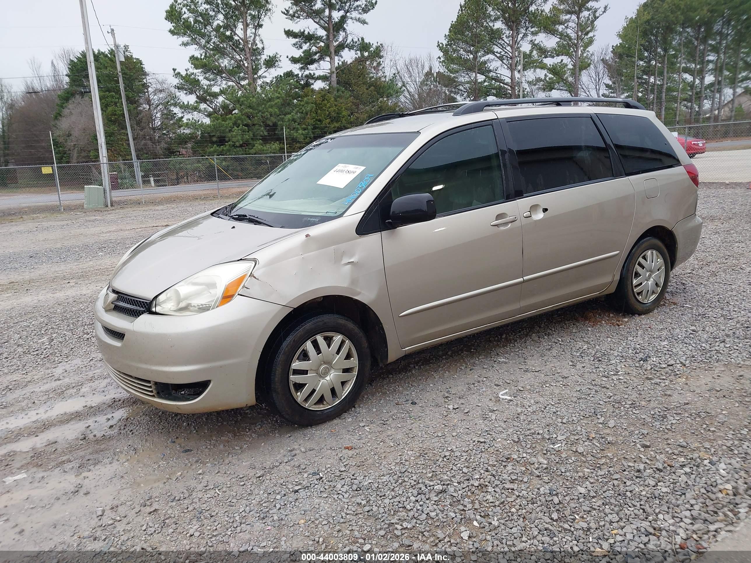 TOYOTA SIENNA image 2
