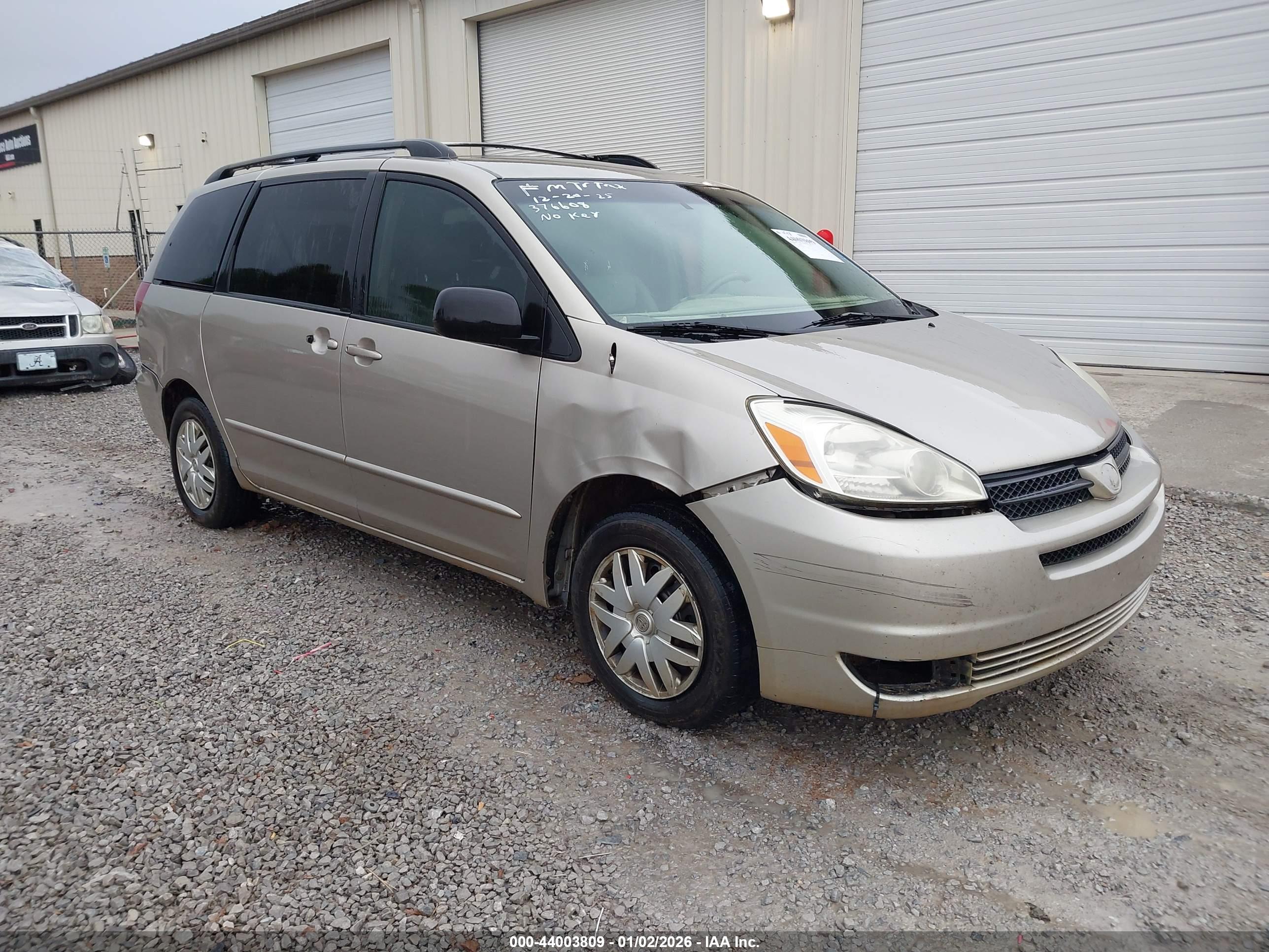 TOYOTA SIENNA image 6