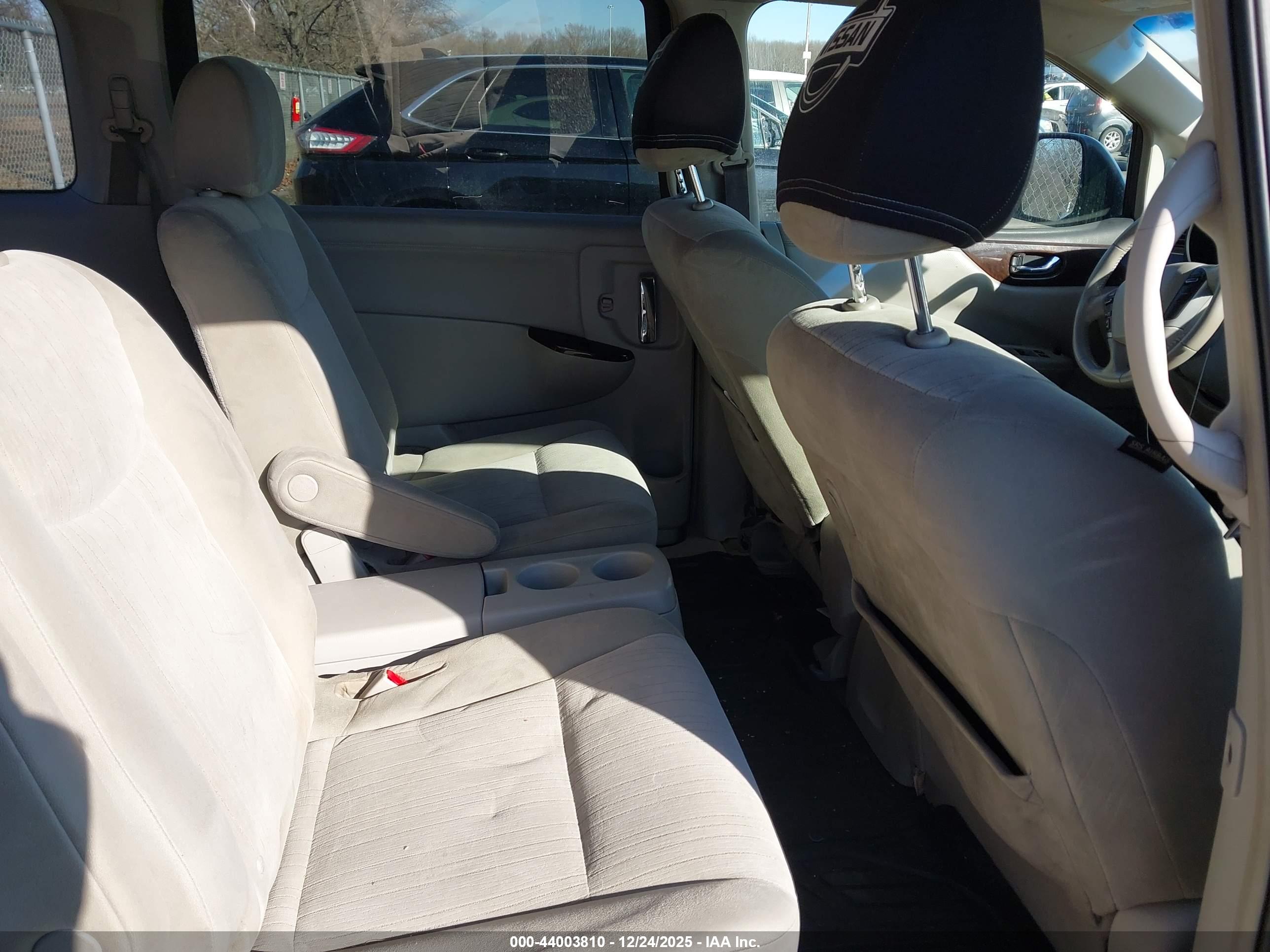 NISSAN QUEST image 8