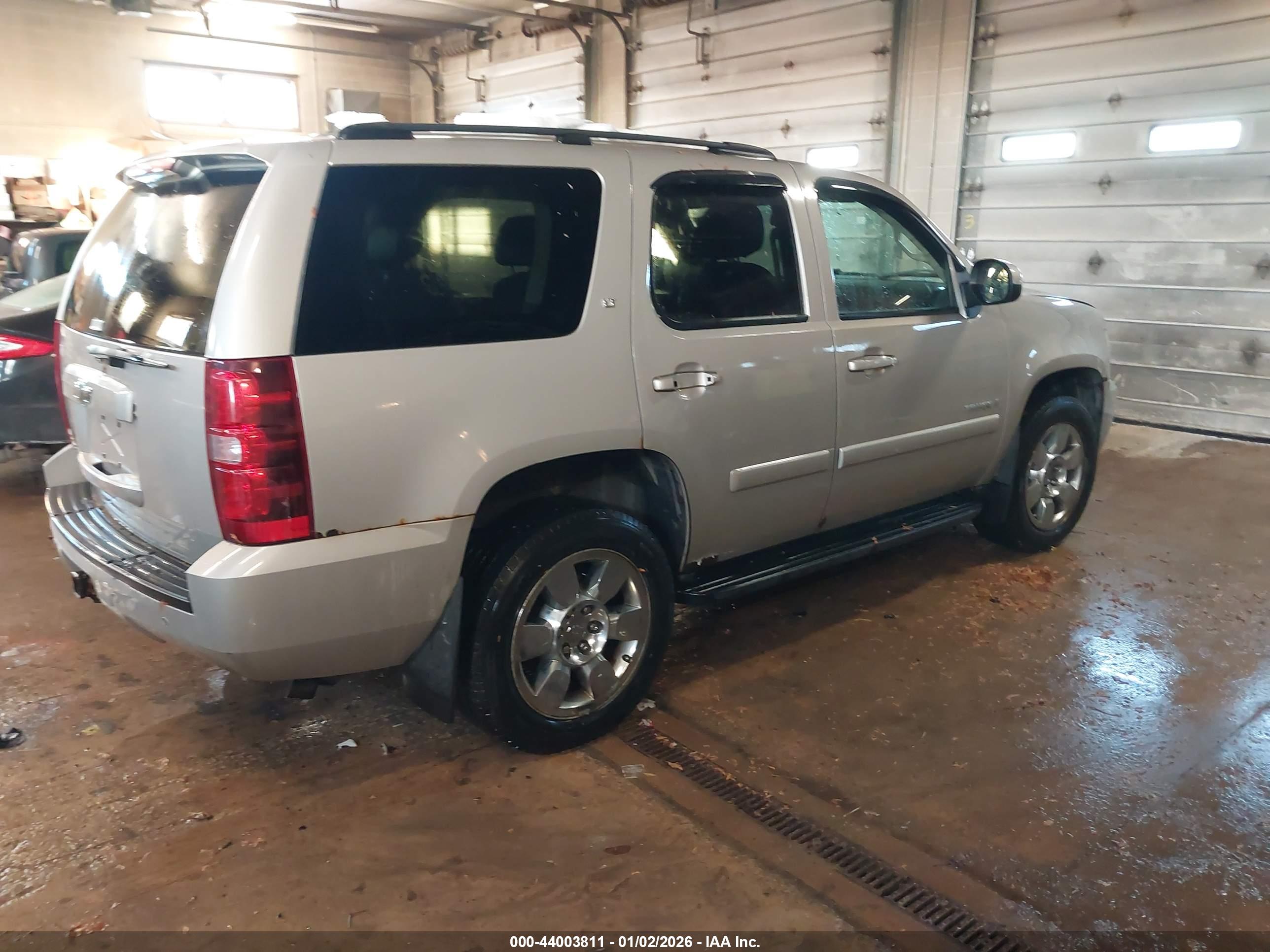 CHEVROLET TAHOE image 4