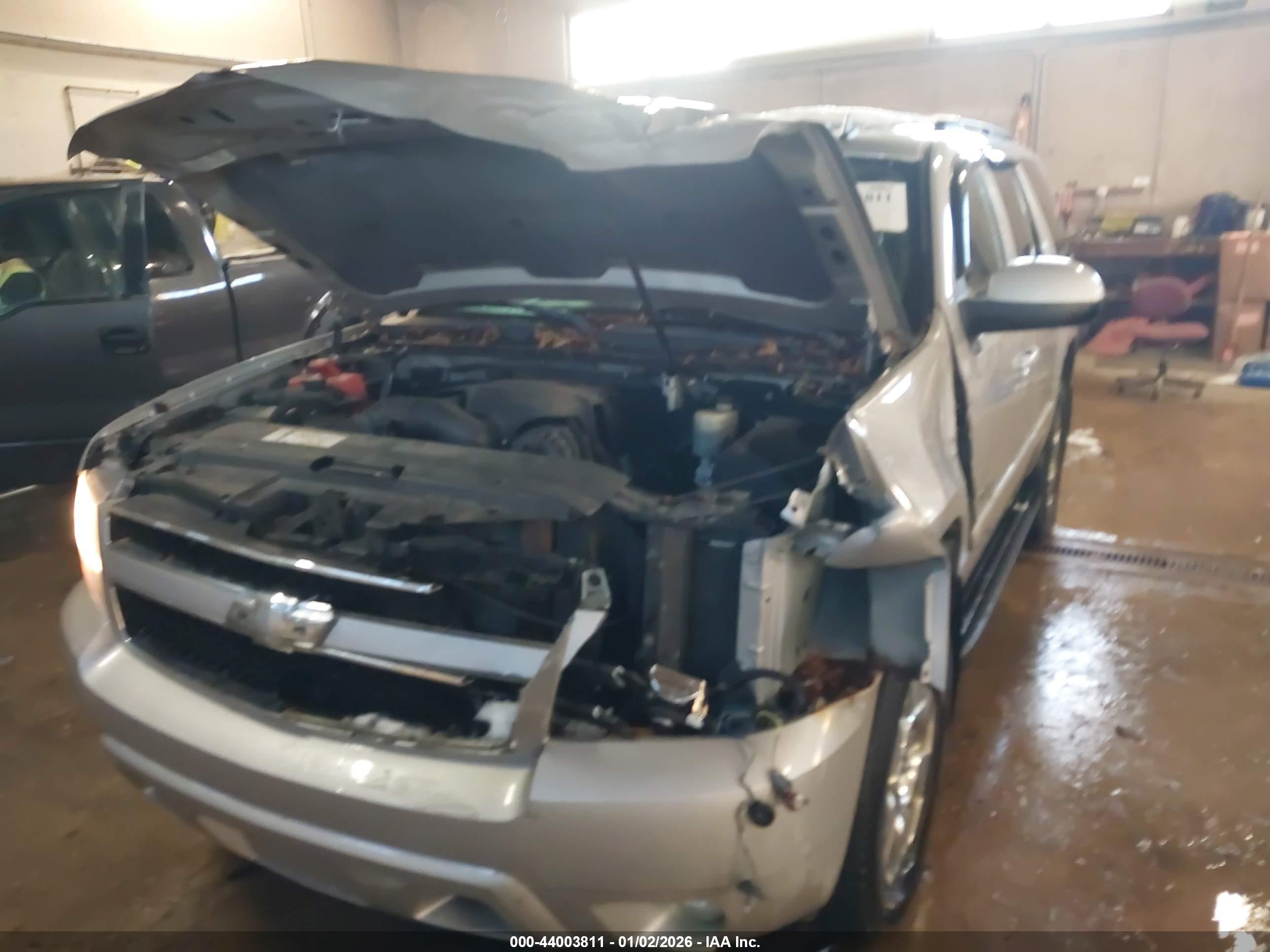 CHEVROLET TAHOE image 6