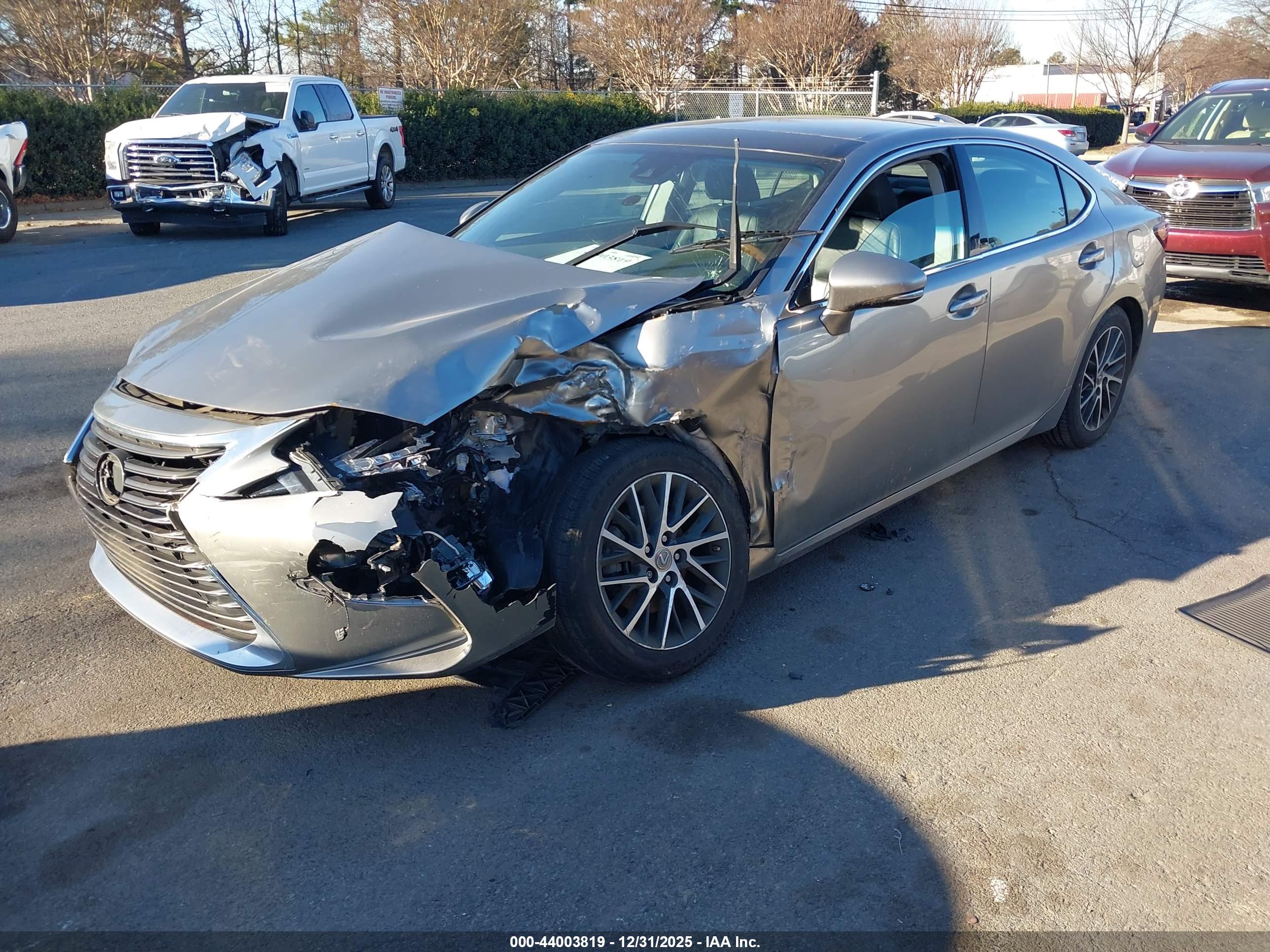 LEXUS ES image 2