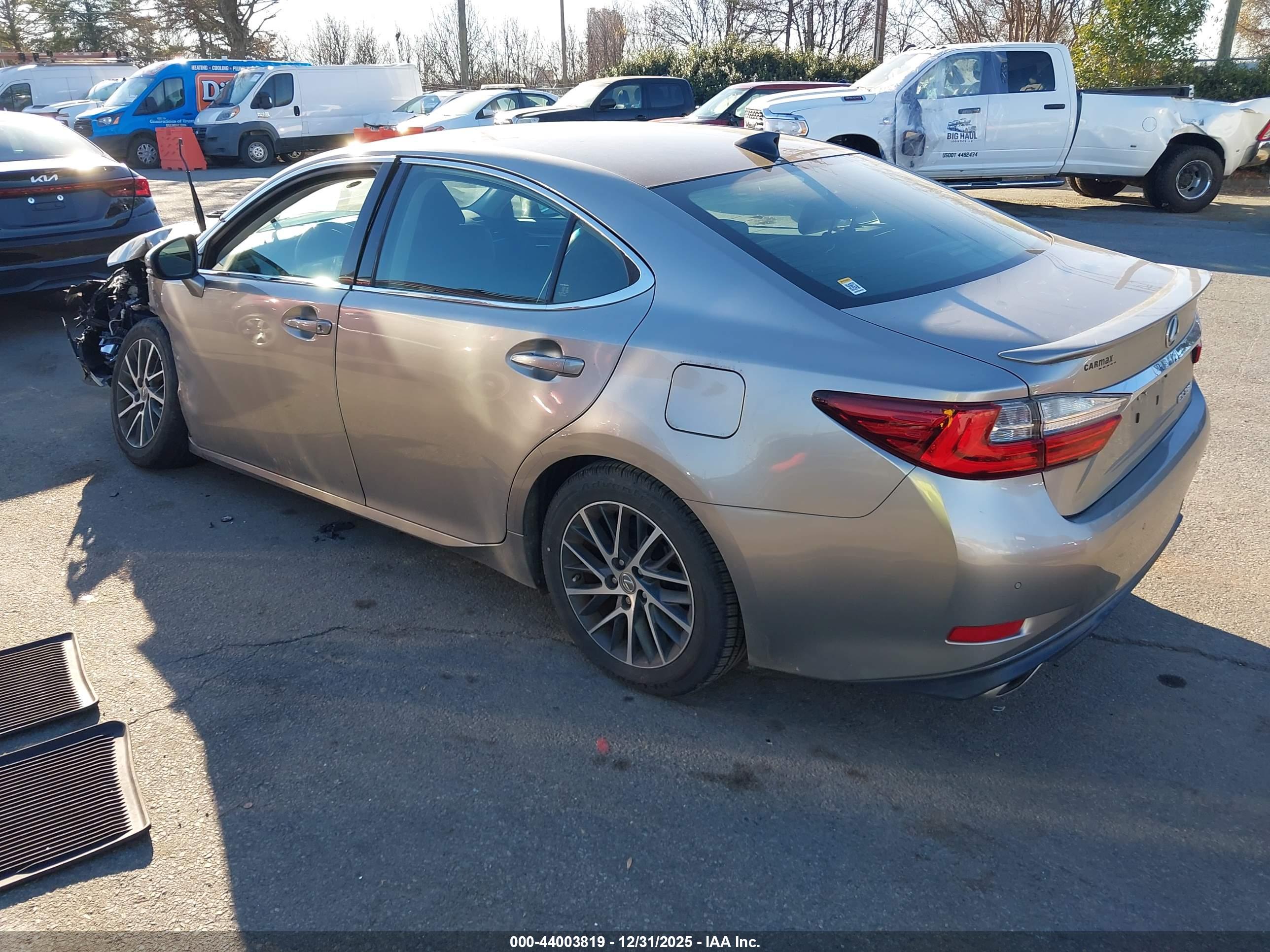 LEXUS ES image 3