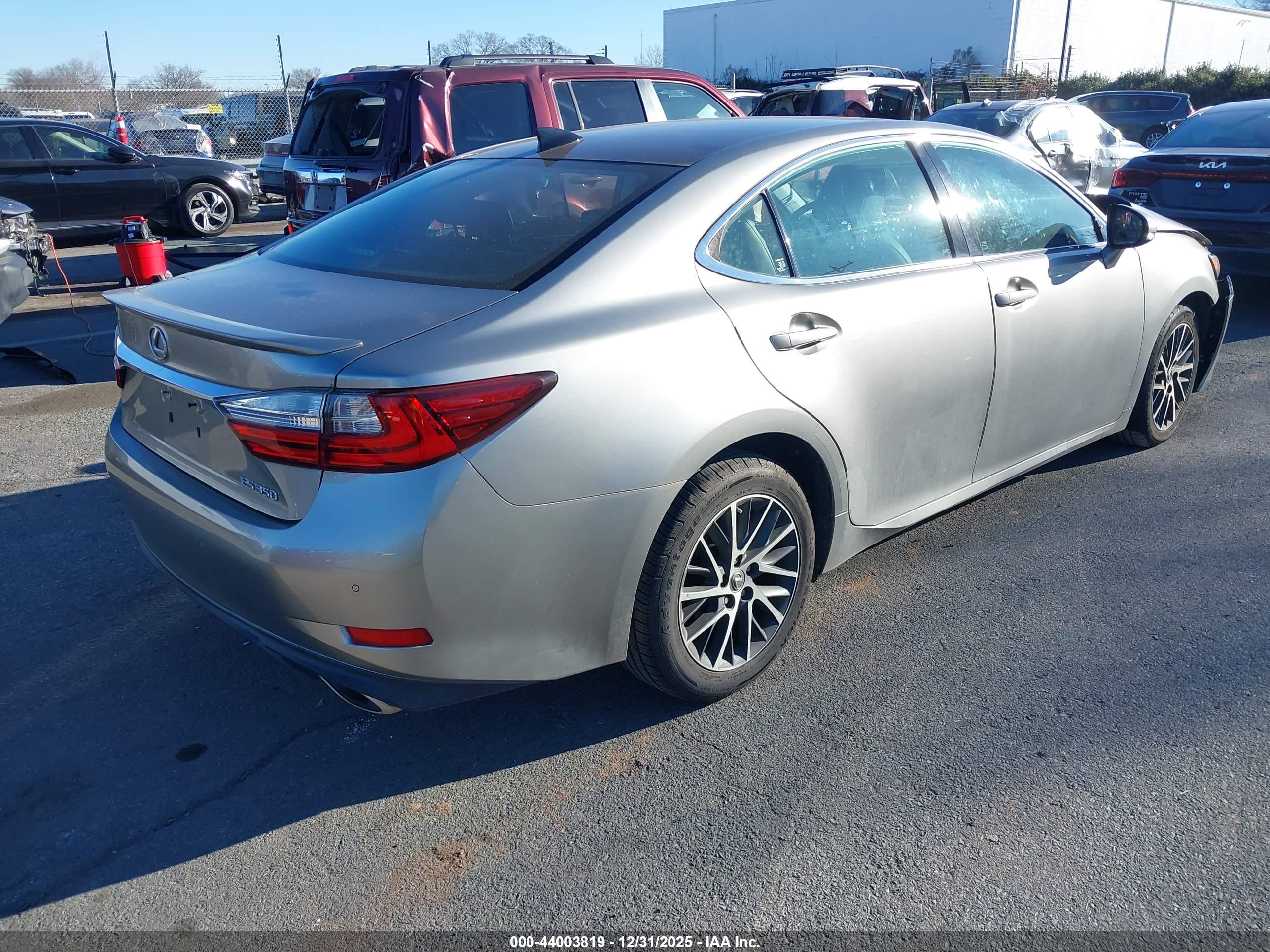 LEXUS ES image 4