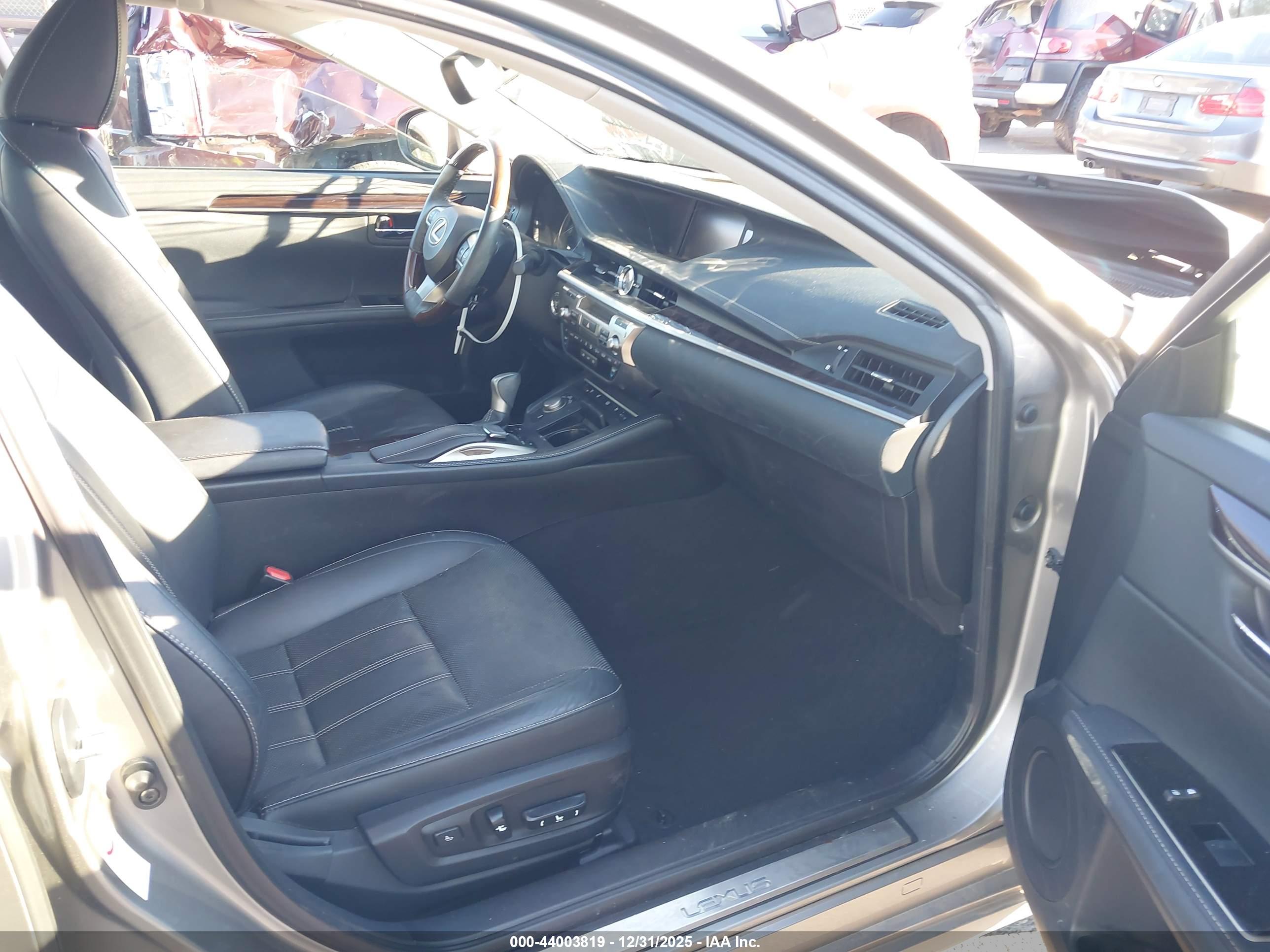 LEXUS ES image 5