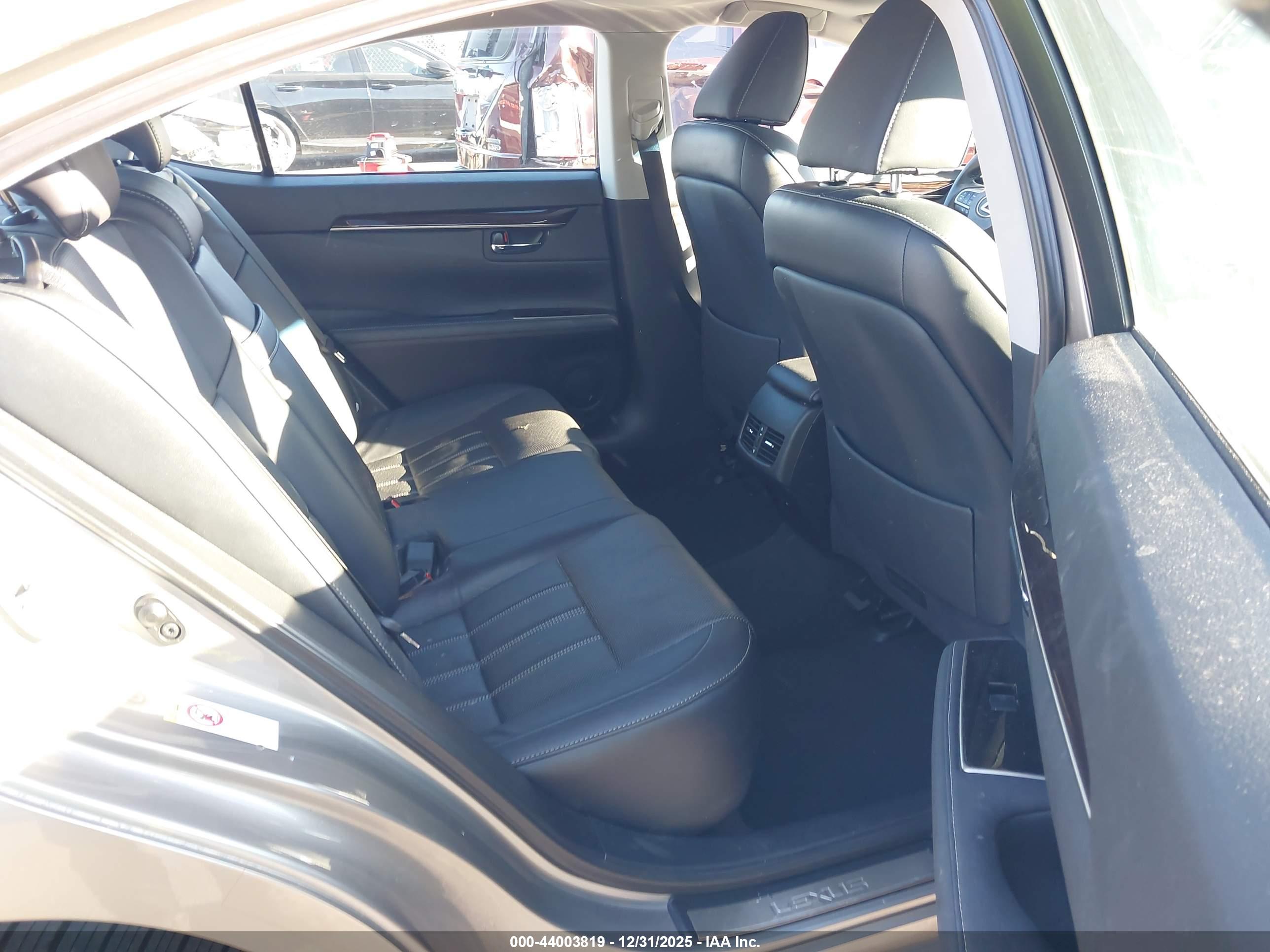 LEXUS ES image 8