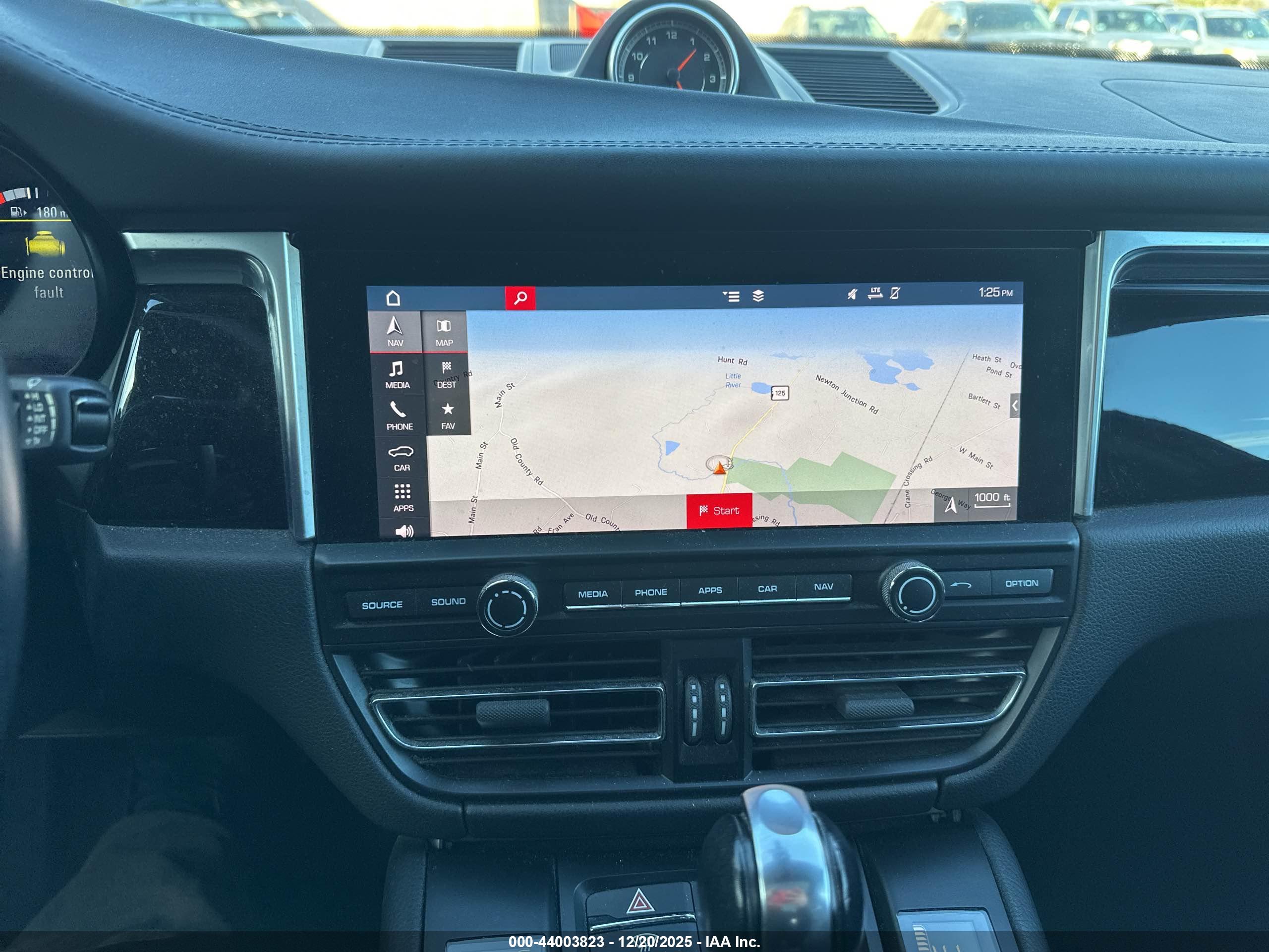 PORSCHE MACAN image 6