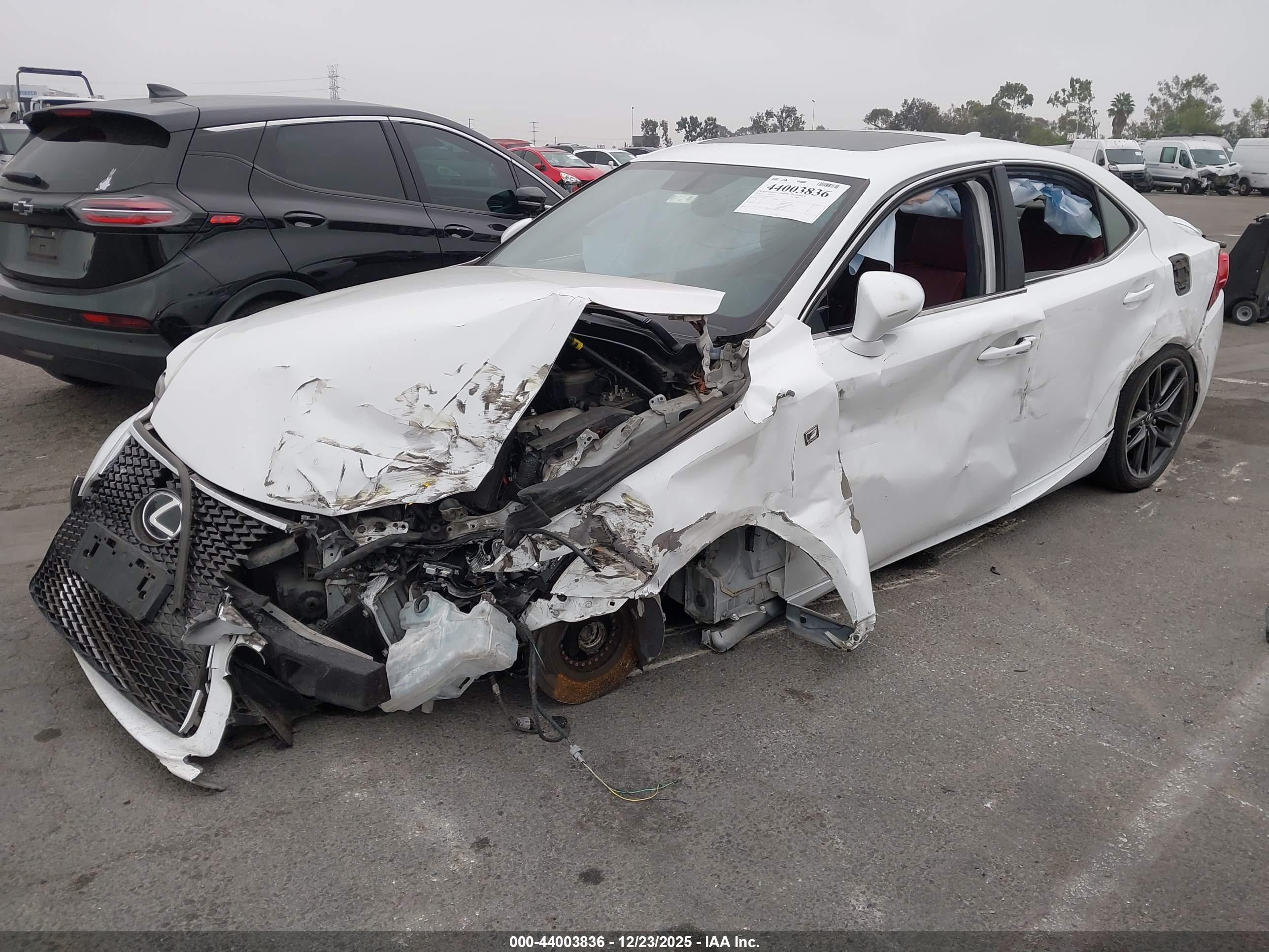 LEXUS IS image 2