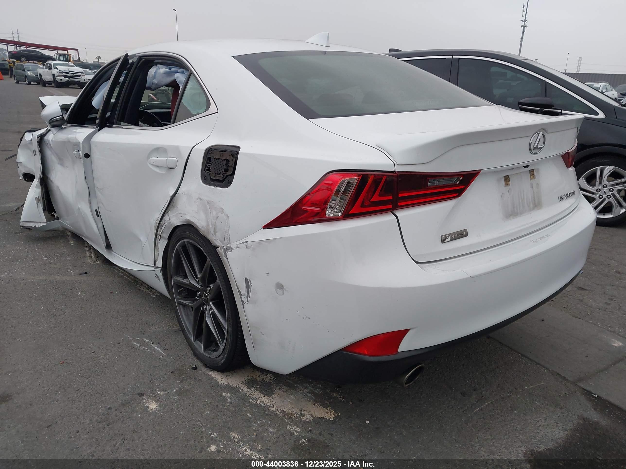 LEXUS IS image 3