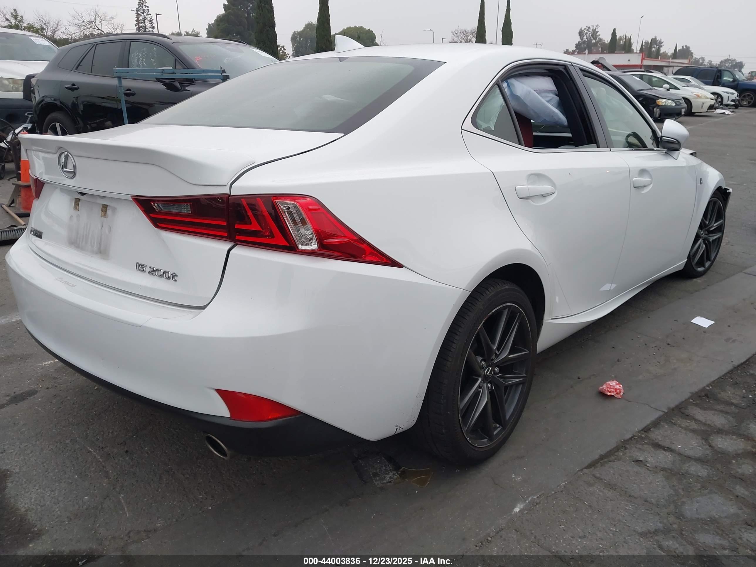 LEXUS IS image 4