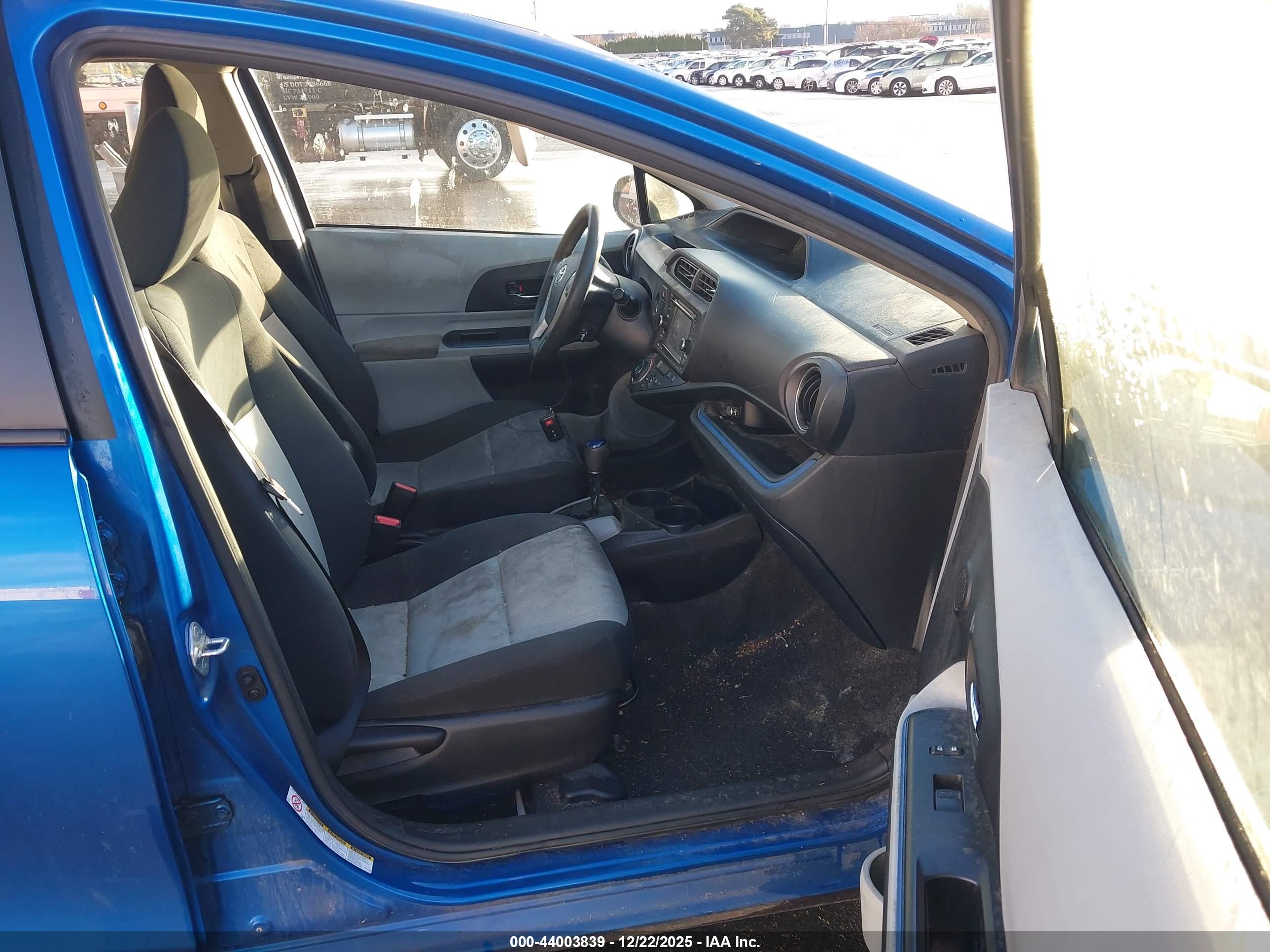 TOYOTA PRIUS image 5