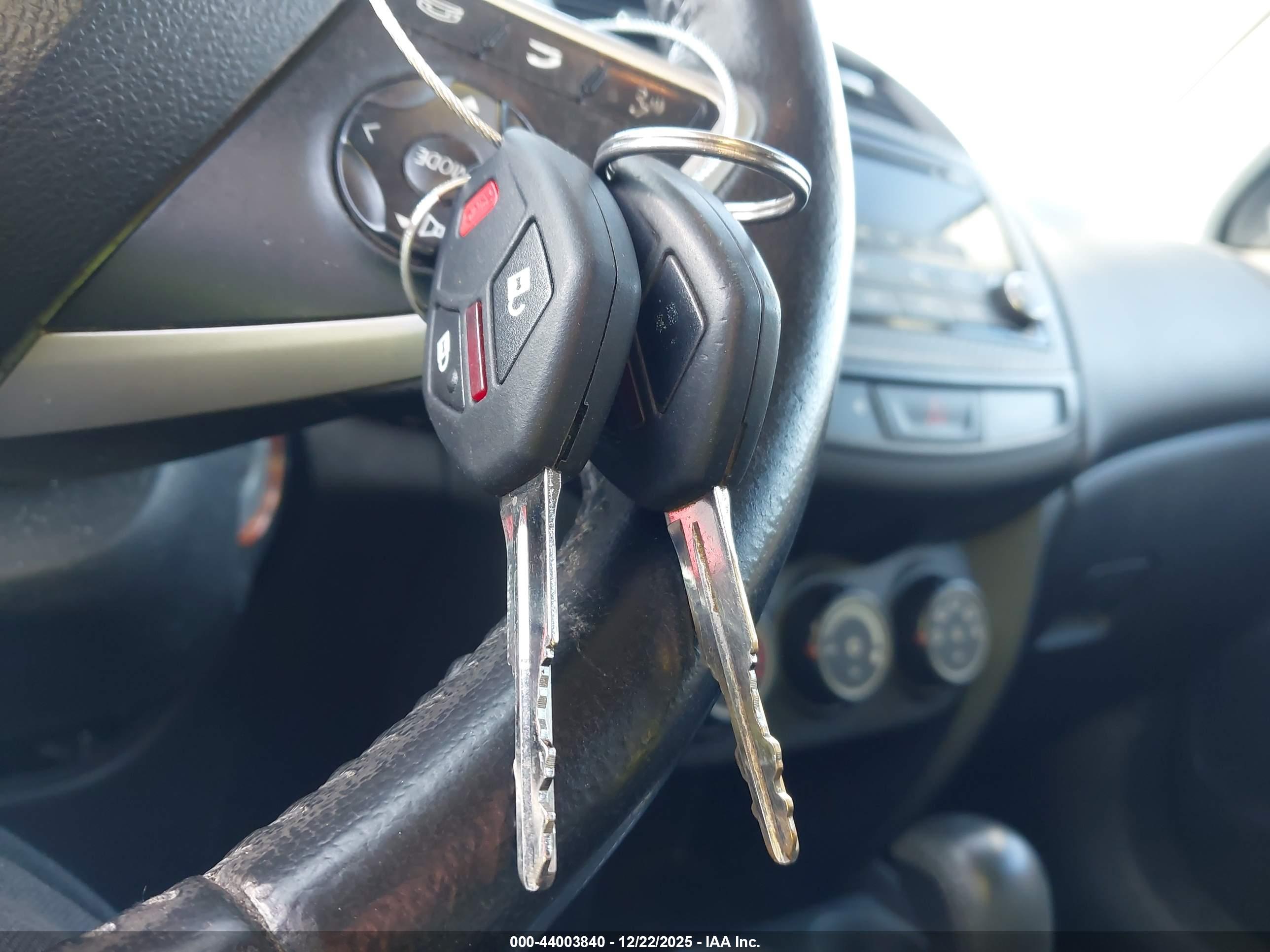 MITSUBISHI OUTLANDER image 11