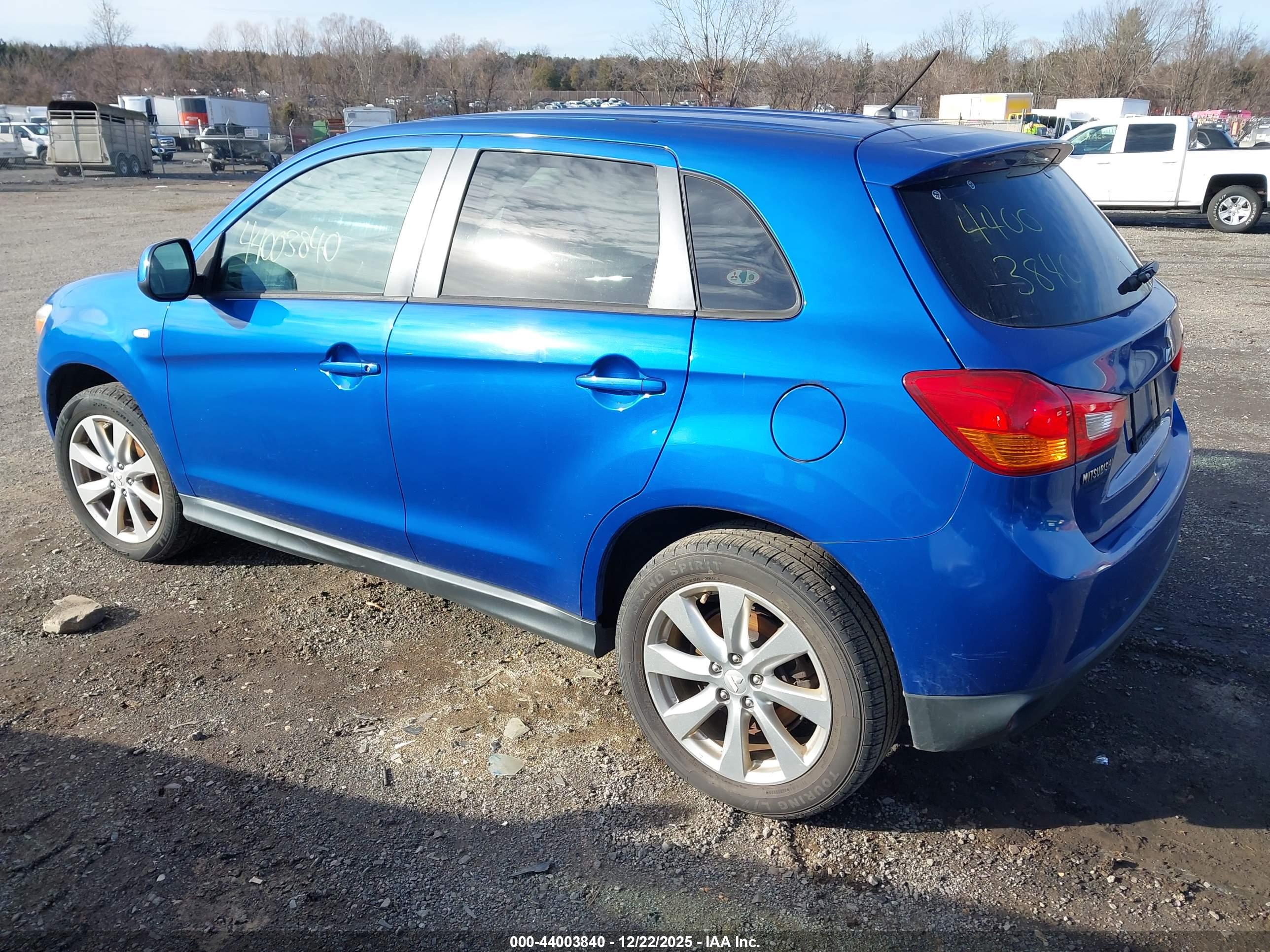 MITSUBISHI OUTLANDER image 3