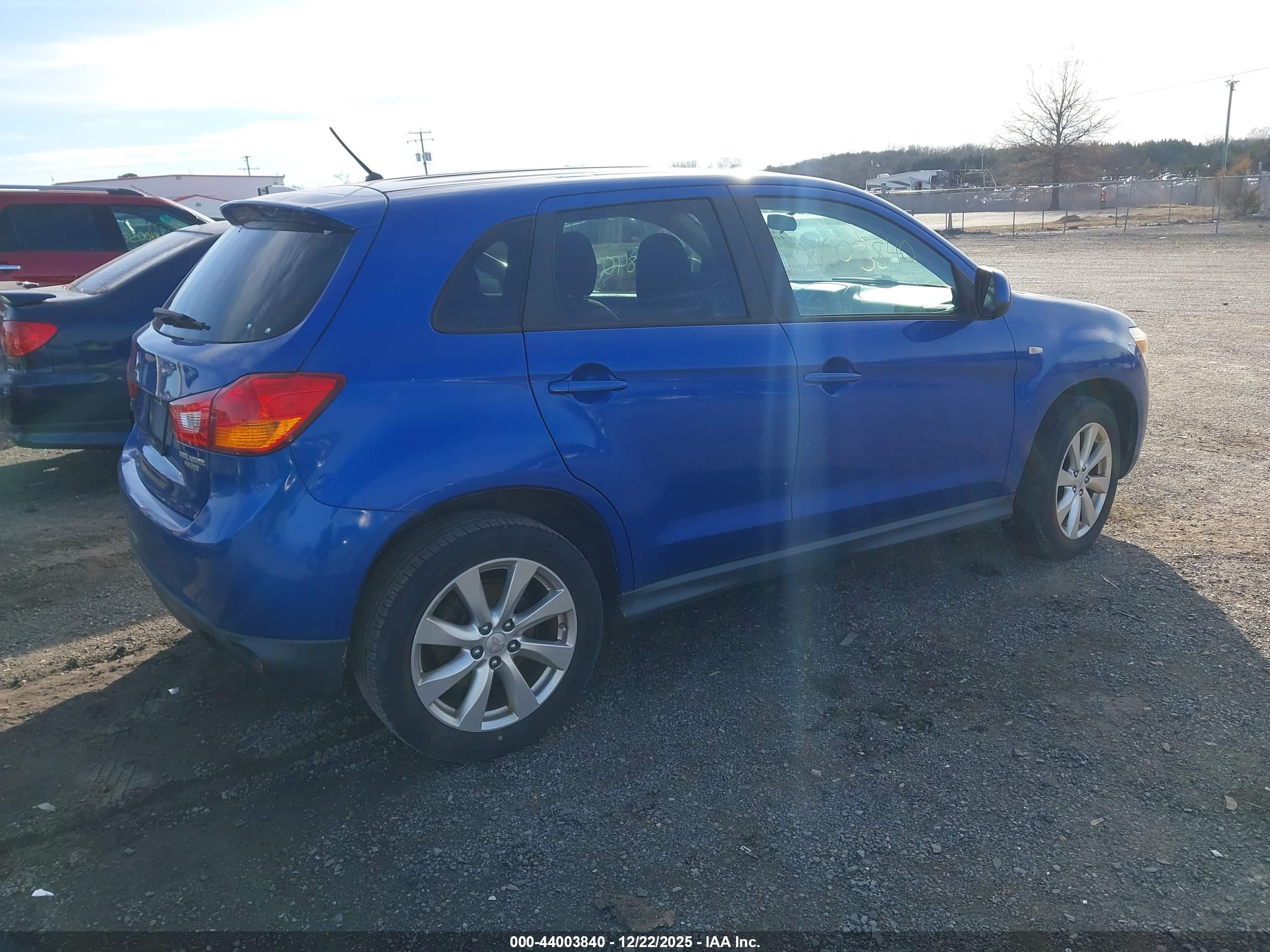 MITSUBISHI OUTLANDER image 4