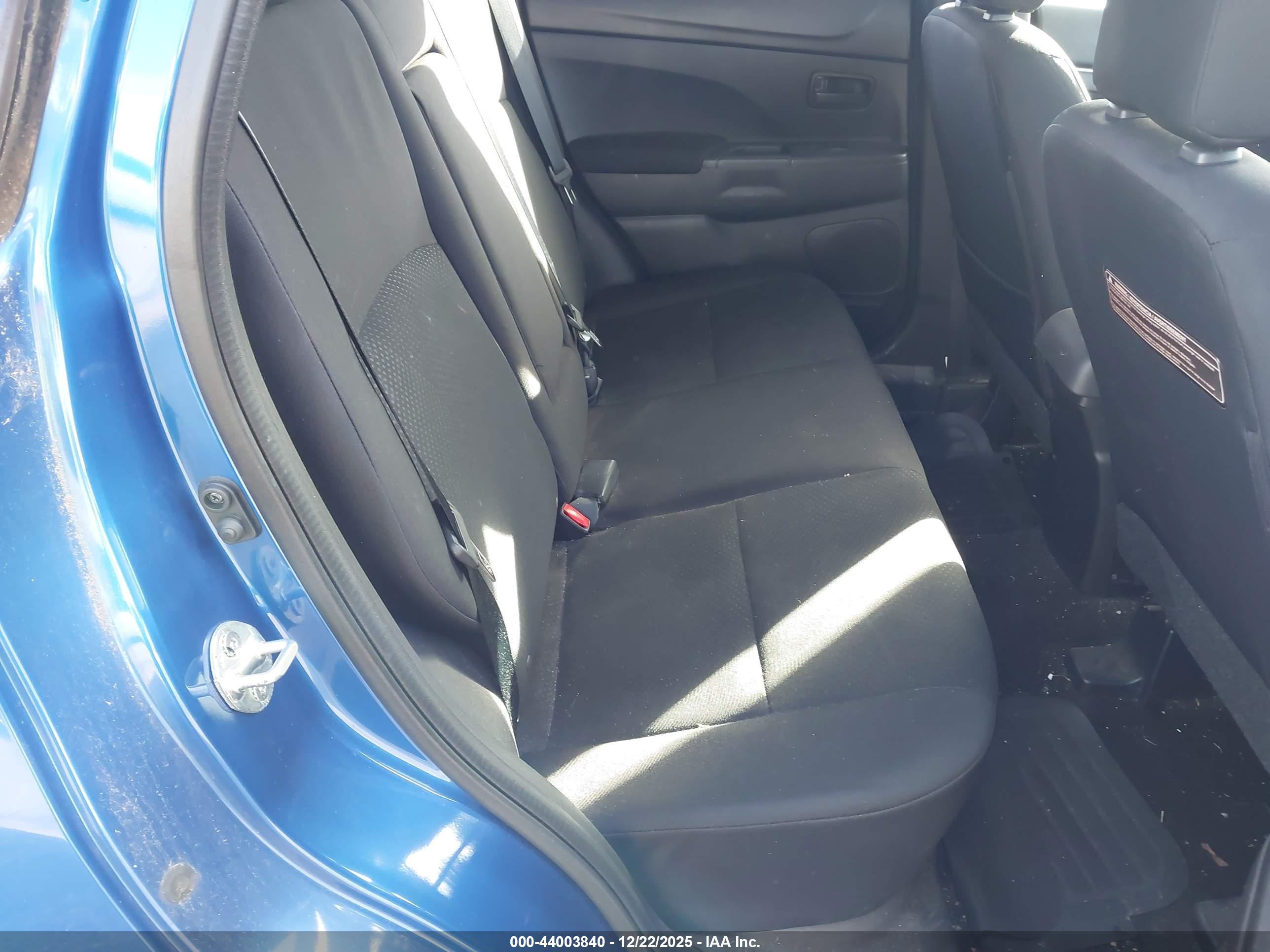 MITSUBISHI OUTLANDER image 8