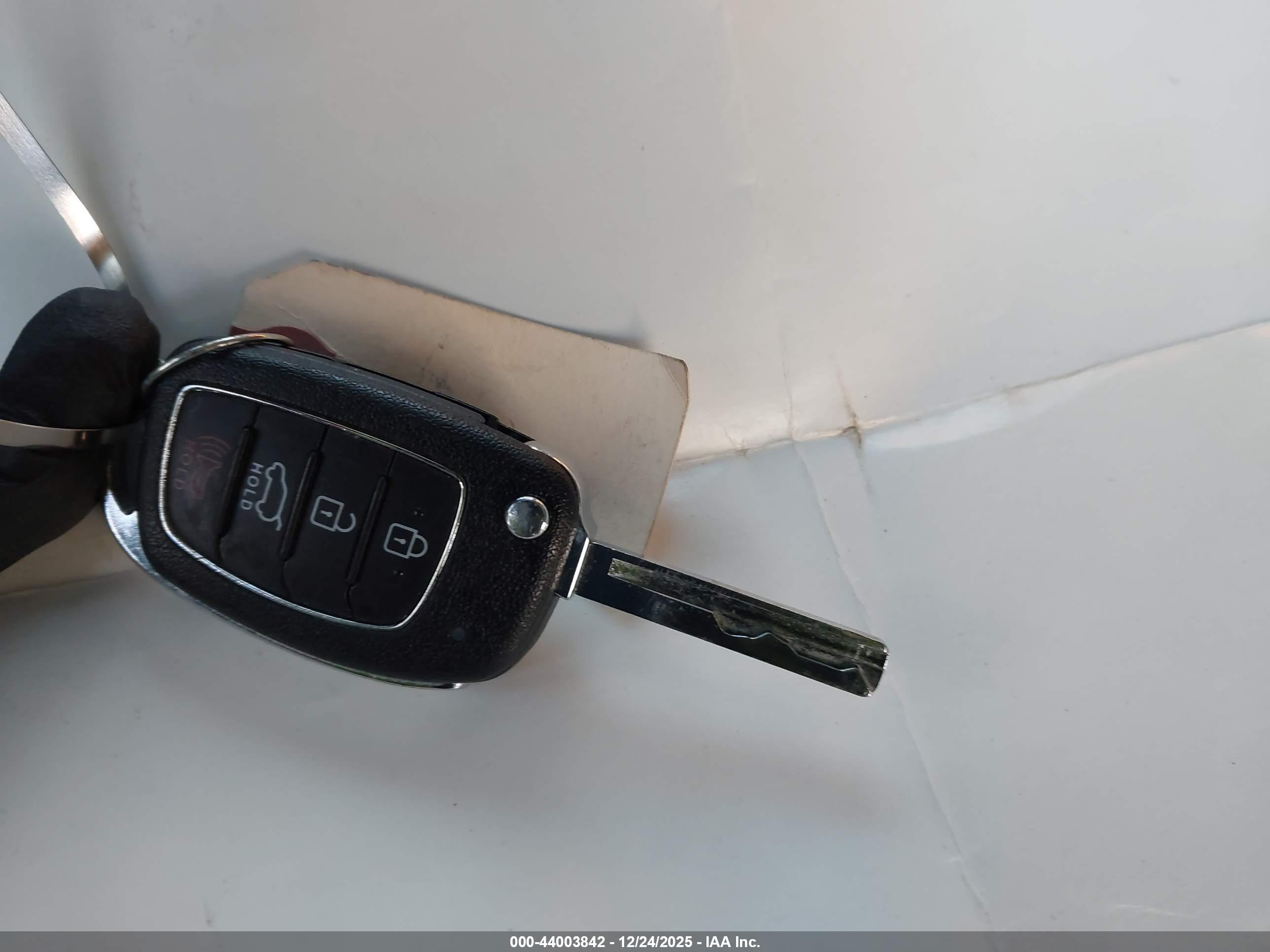 HYUNDAI SANTA image 11