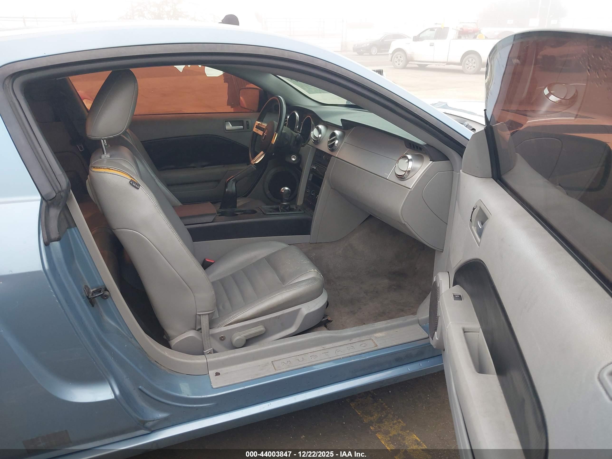 FORD MUSTANG image 5