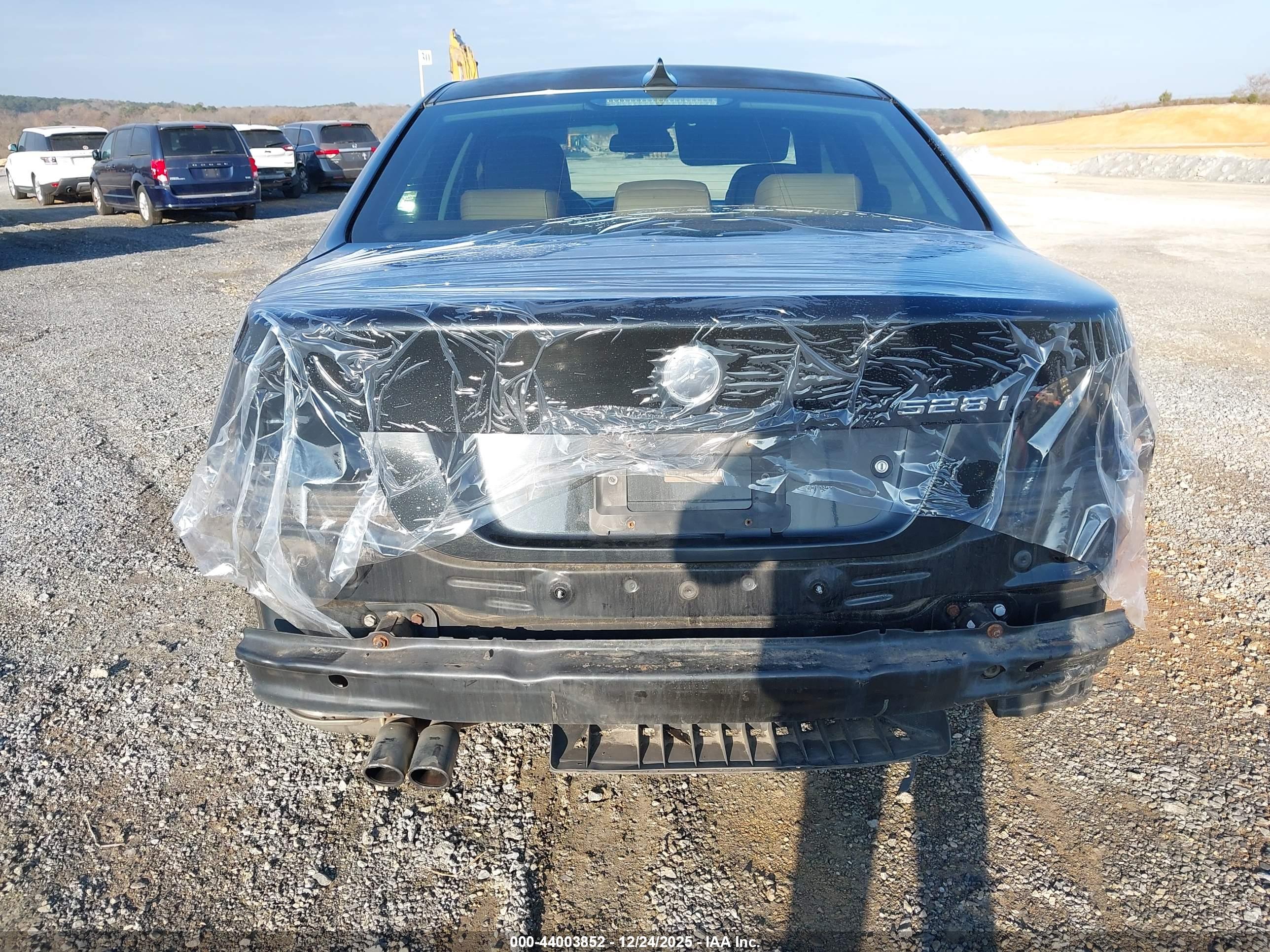 BMW 528I image 6