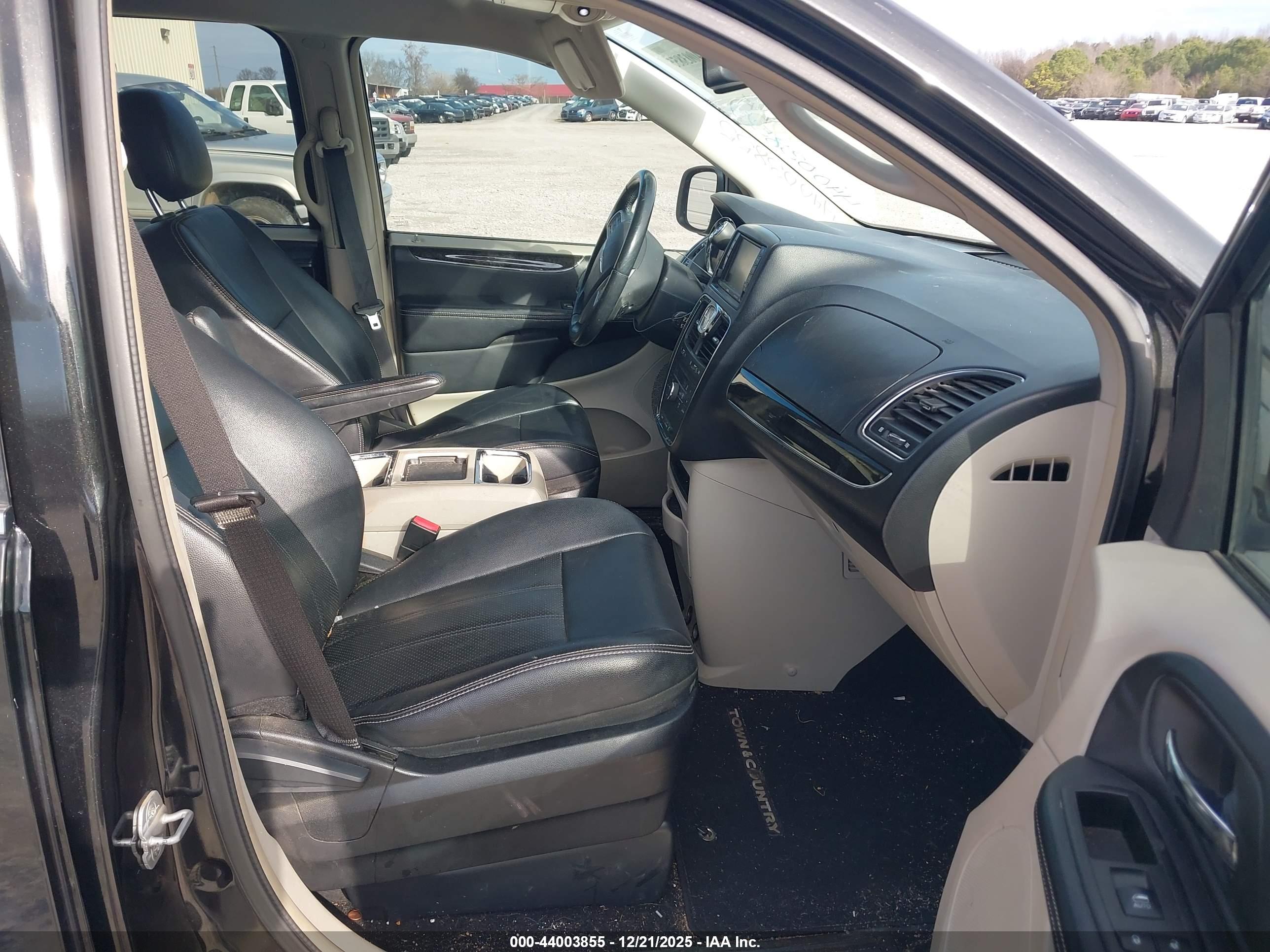 CHRYSLER TOWN image 5
