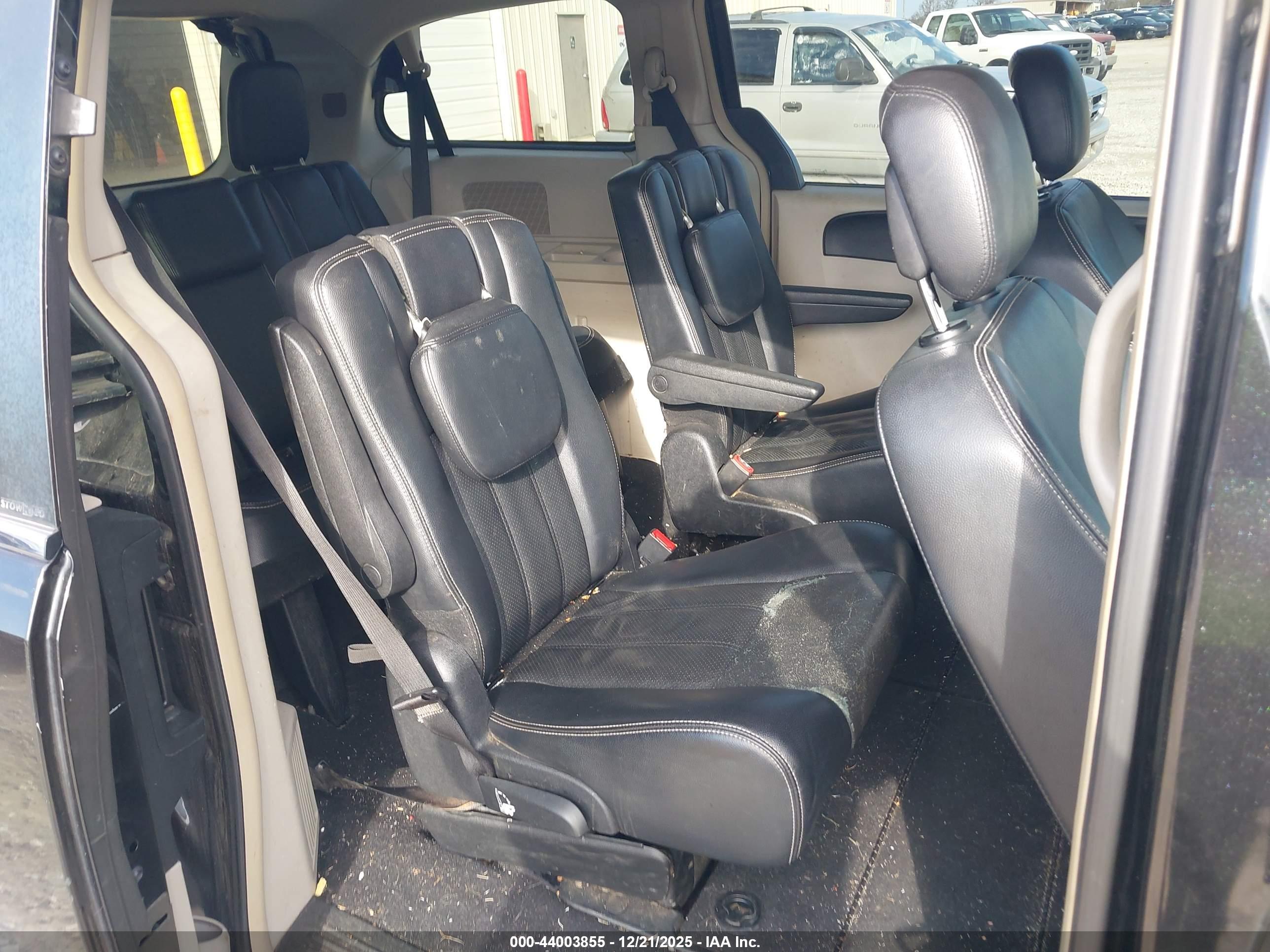 CHRYSLER TOWN image 8