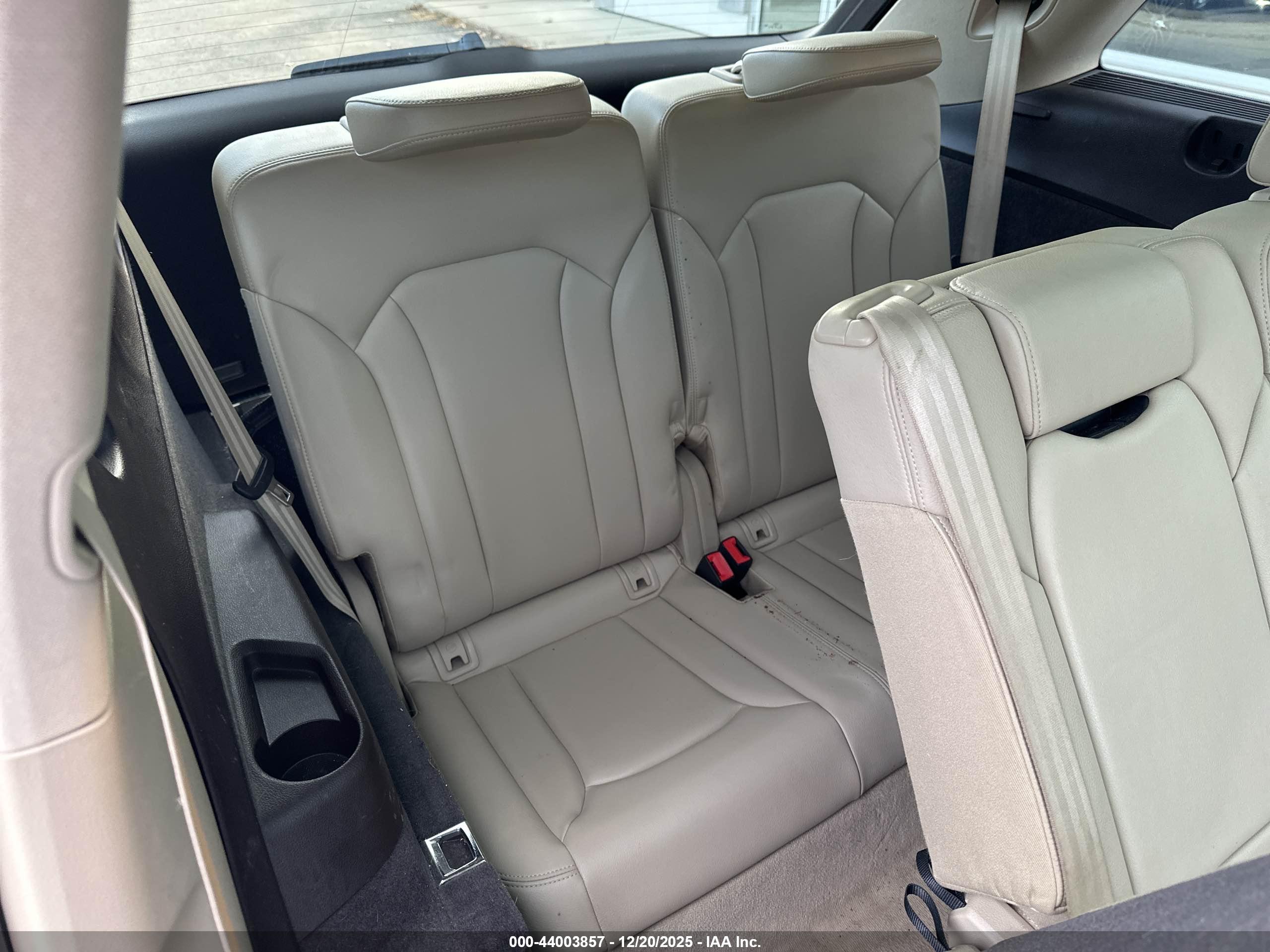 AUDI Q7 image 6