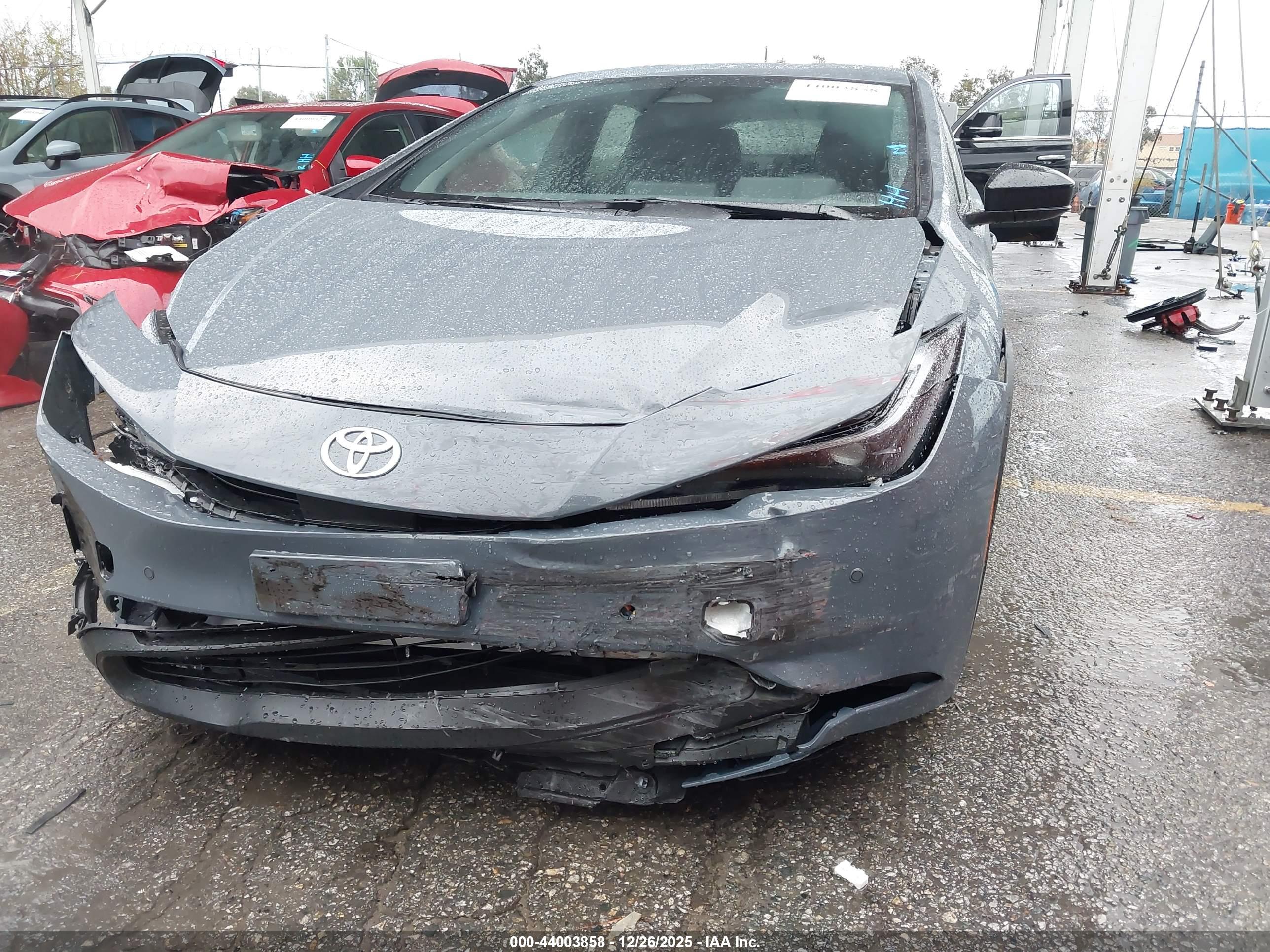 TOYOTA PRIUS image 6