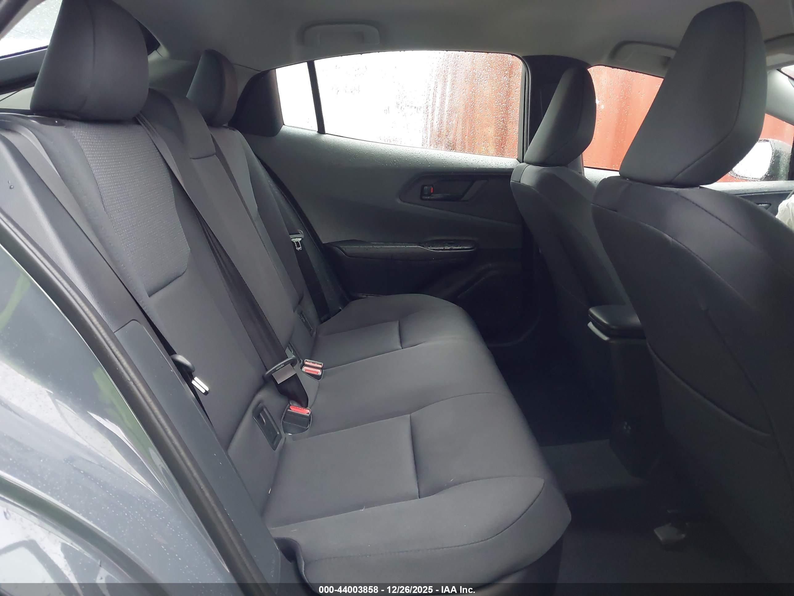 TOYOTA PRIUS image 8