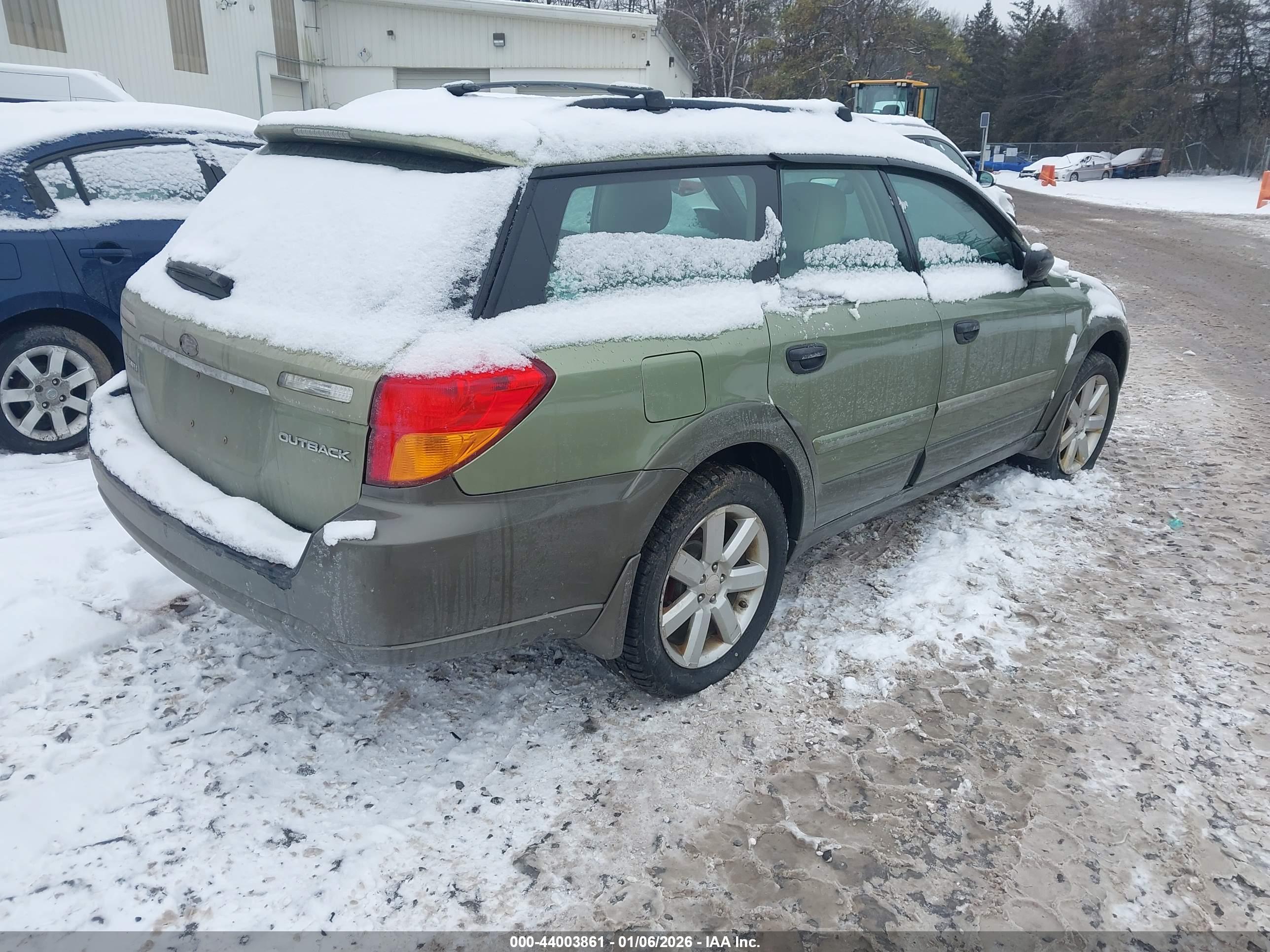 SUBARU OUTBACK image 4