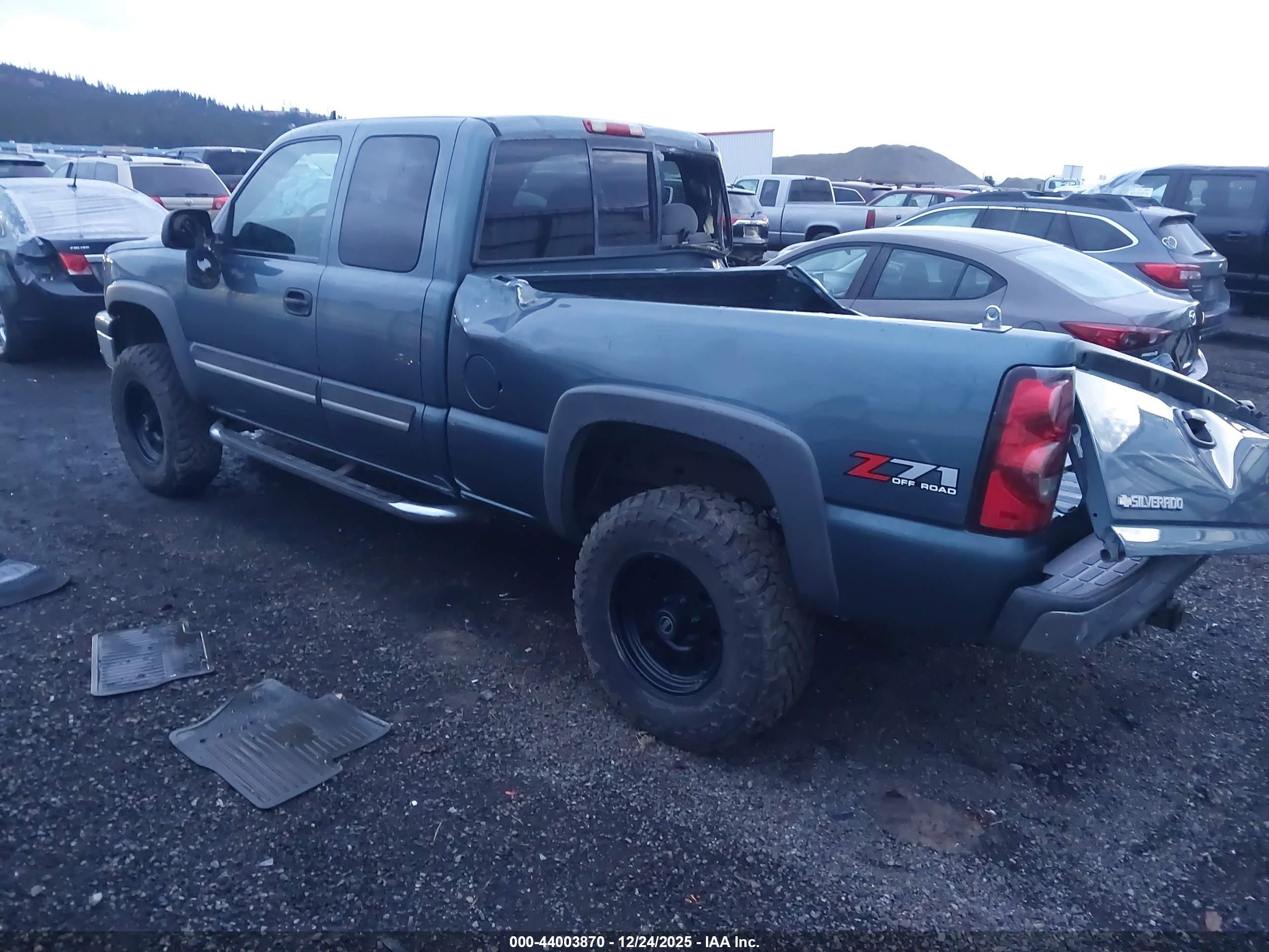 CHEVROLET SILVERADO image 3