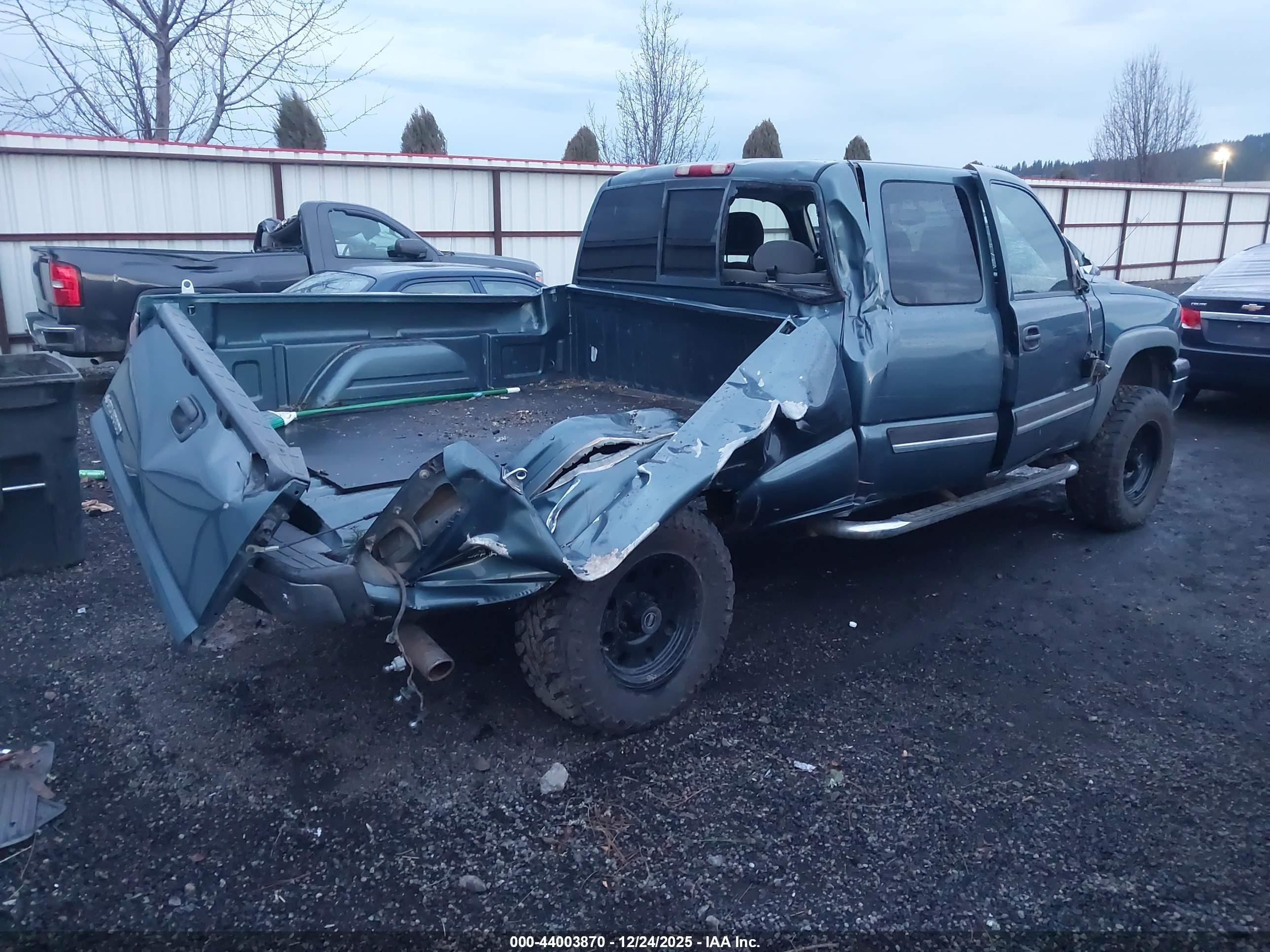 CHEVROLET SILVERADO image 4