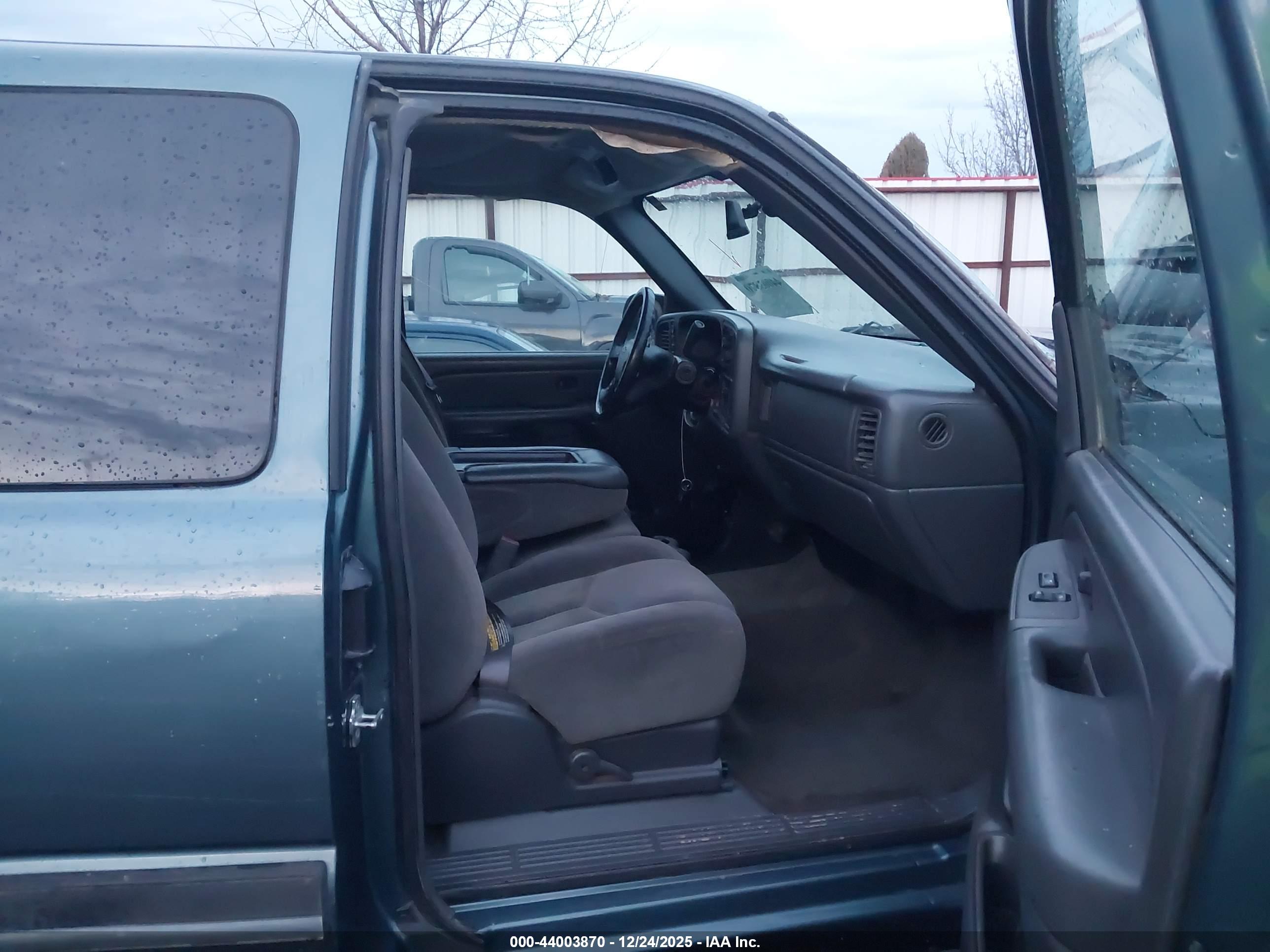 CHEVROLET SILVERADO image 5