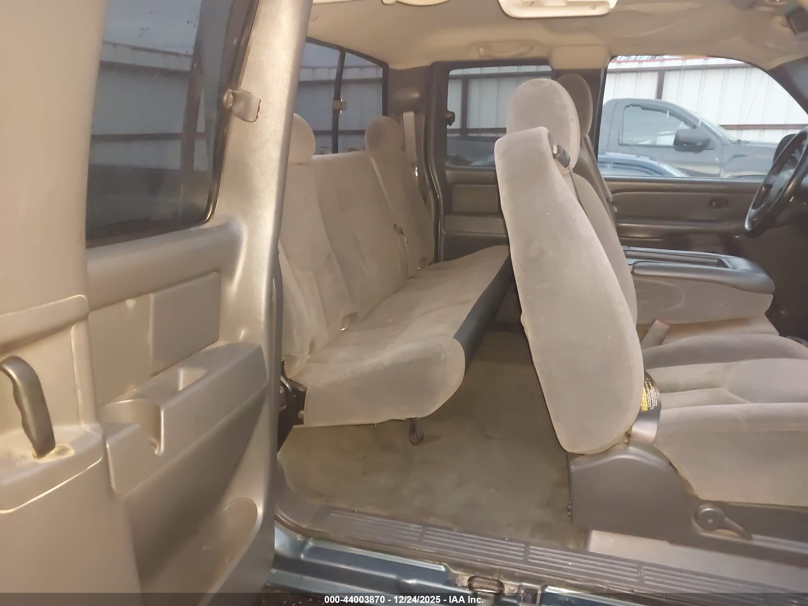 CHEVROLET SILVERADO image 8