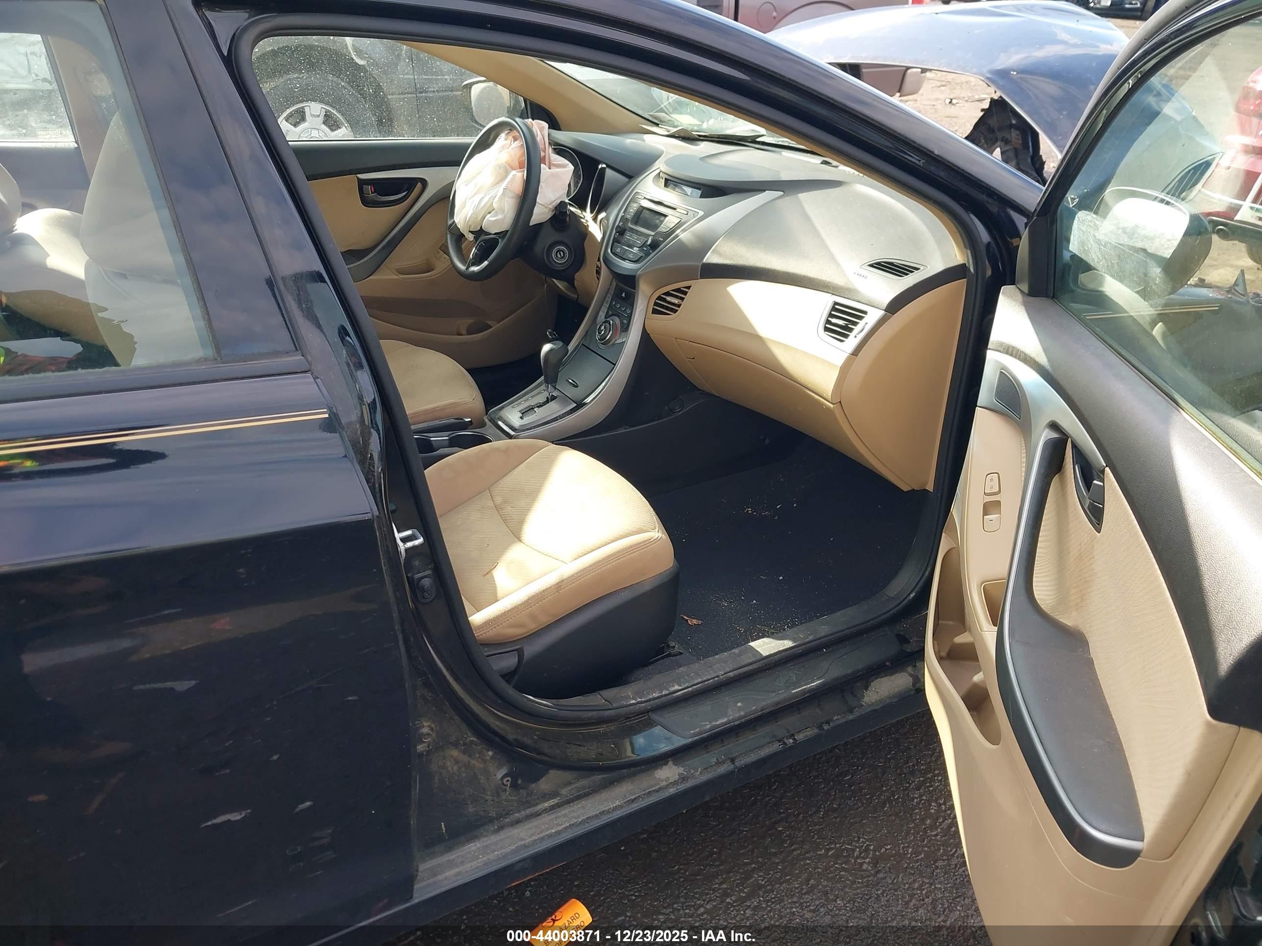 HYUNDAI ELANTRA image 5